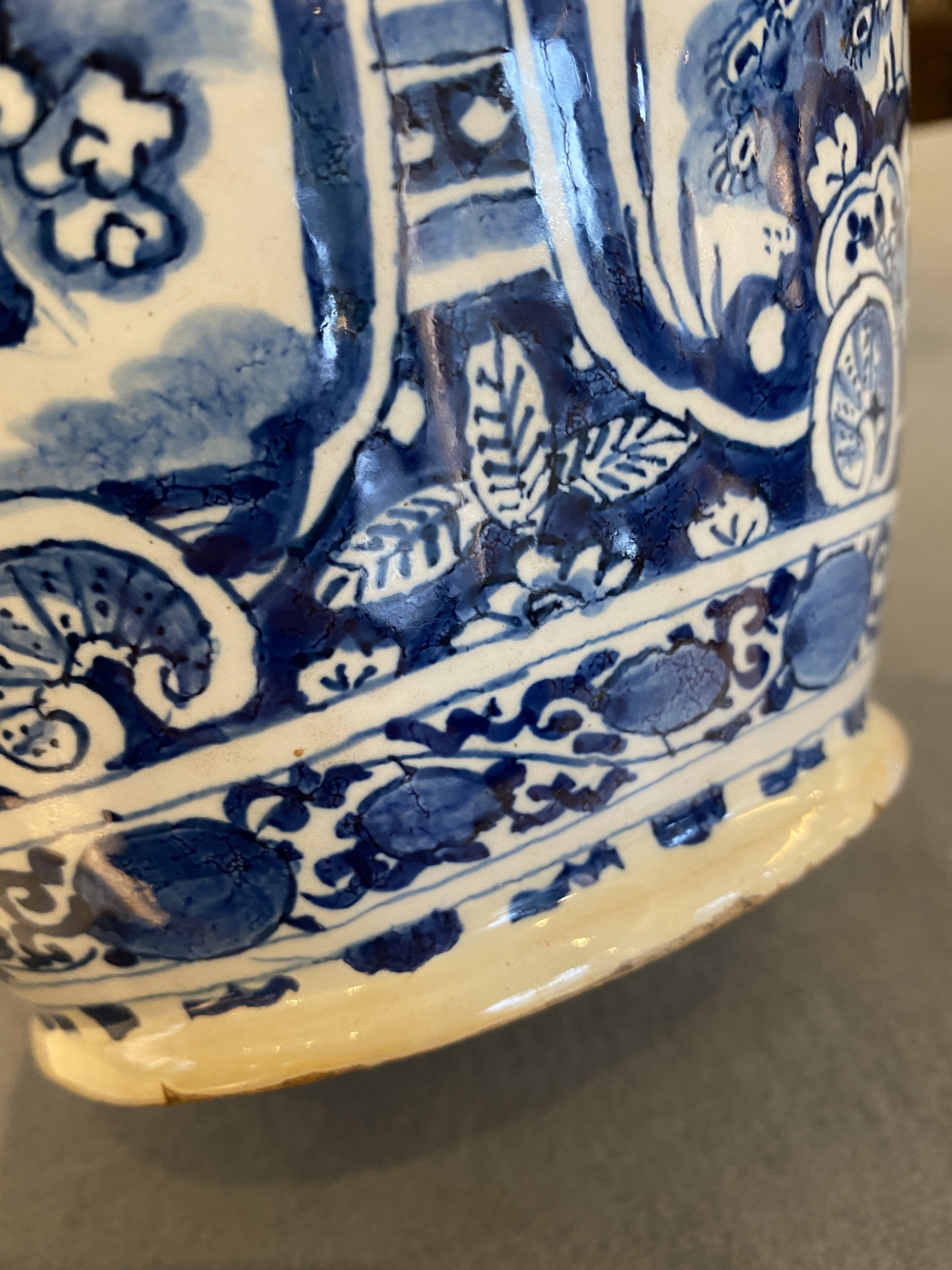 A pair of Dutch Delft blue and white chinoiserie bottle vases, 18th C. - Image 21 of 33