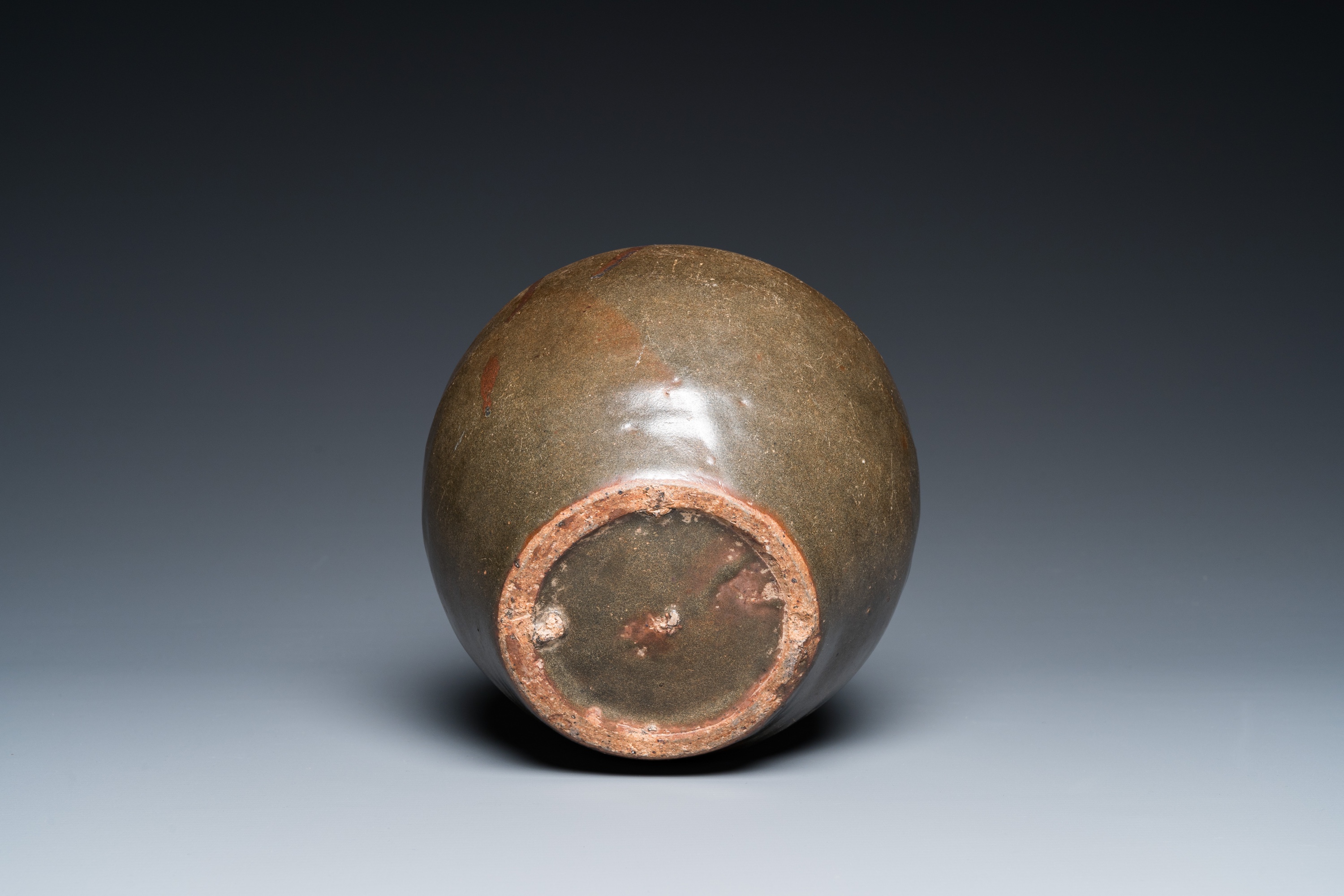 A Chinese brown-glazed globular vase with floral design, Song - Image 7 of 7