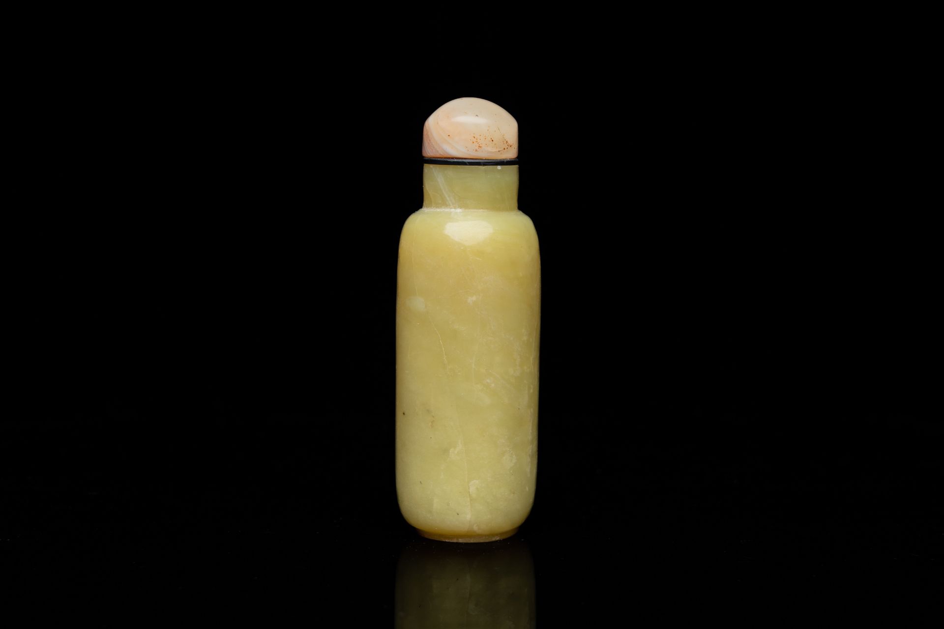 A Chinese yellow jade snuff bottle, Qing - Image 2 of 13