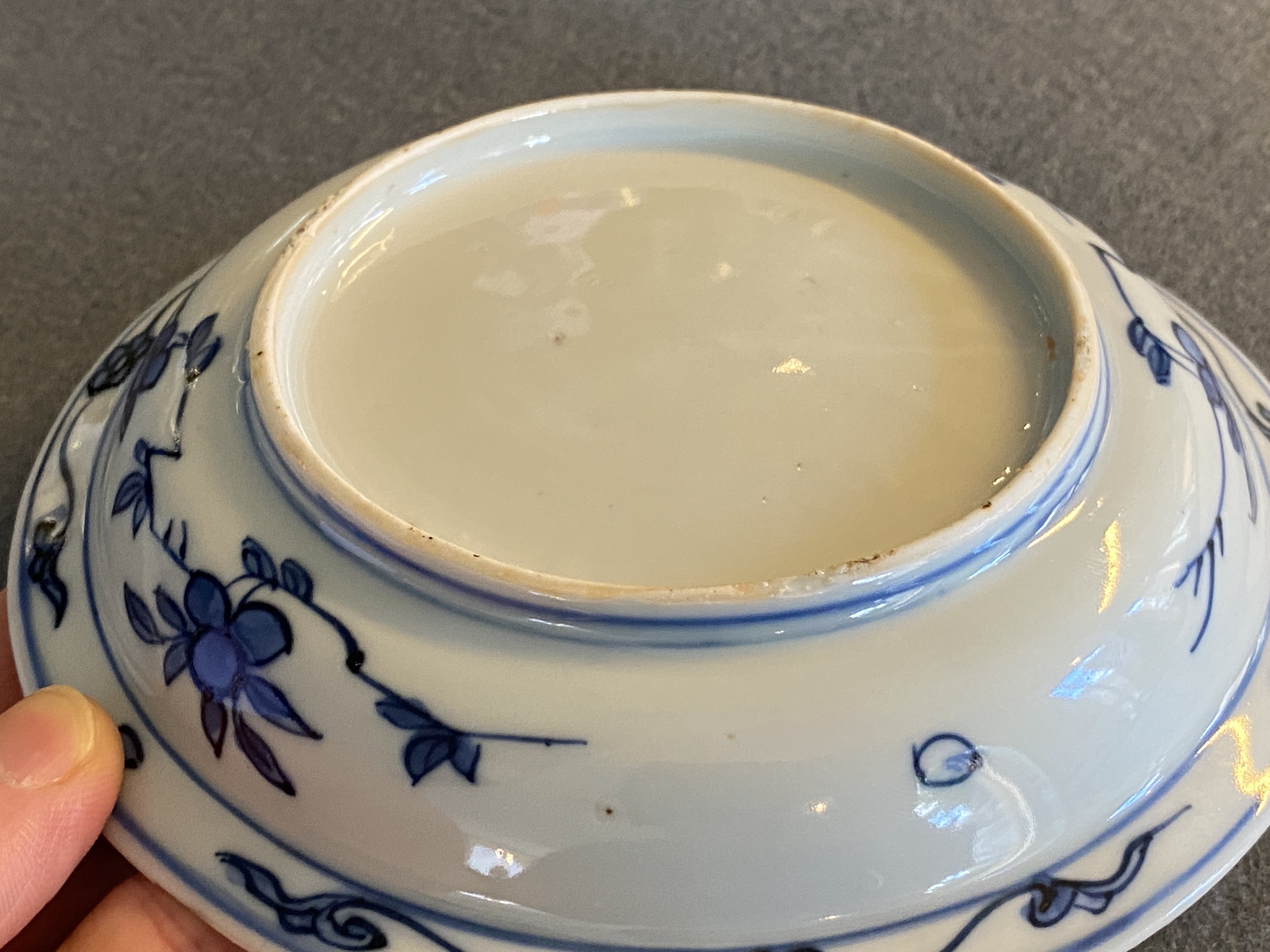 A Chinese blue and white 'frog' dish, Jiajing or Wanli - Image 8 of 13