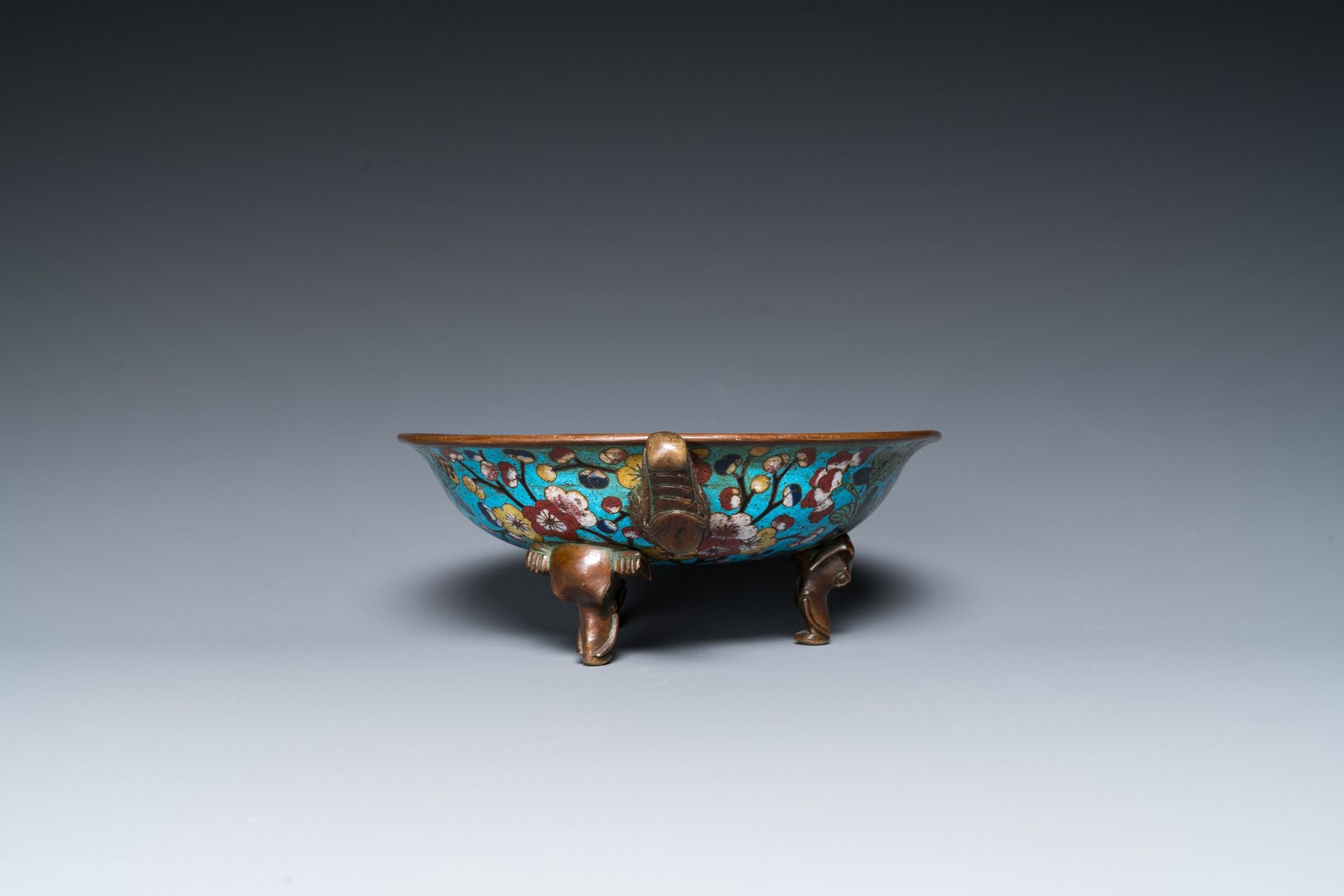 A Chinese cloisonnŽ tripod 'phoenix' bowl with elephant head handles, Qianlong/Jiaqing - Image 6 of 7
