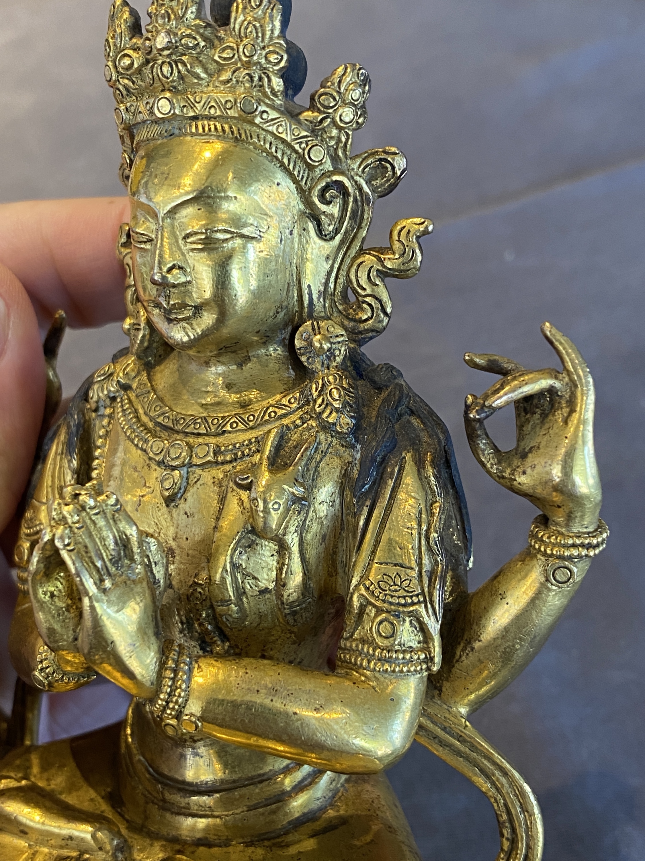 A Chinese gilt bronze figure of Avalokitesvara, Yongzheng mark and of the period - Image 18 of 27