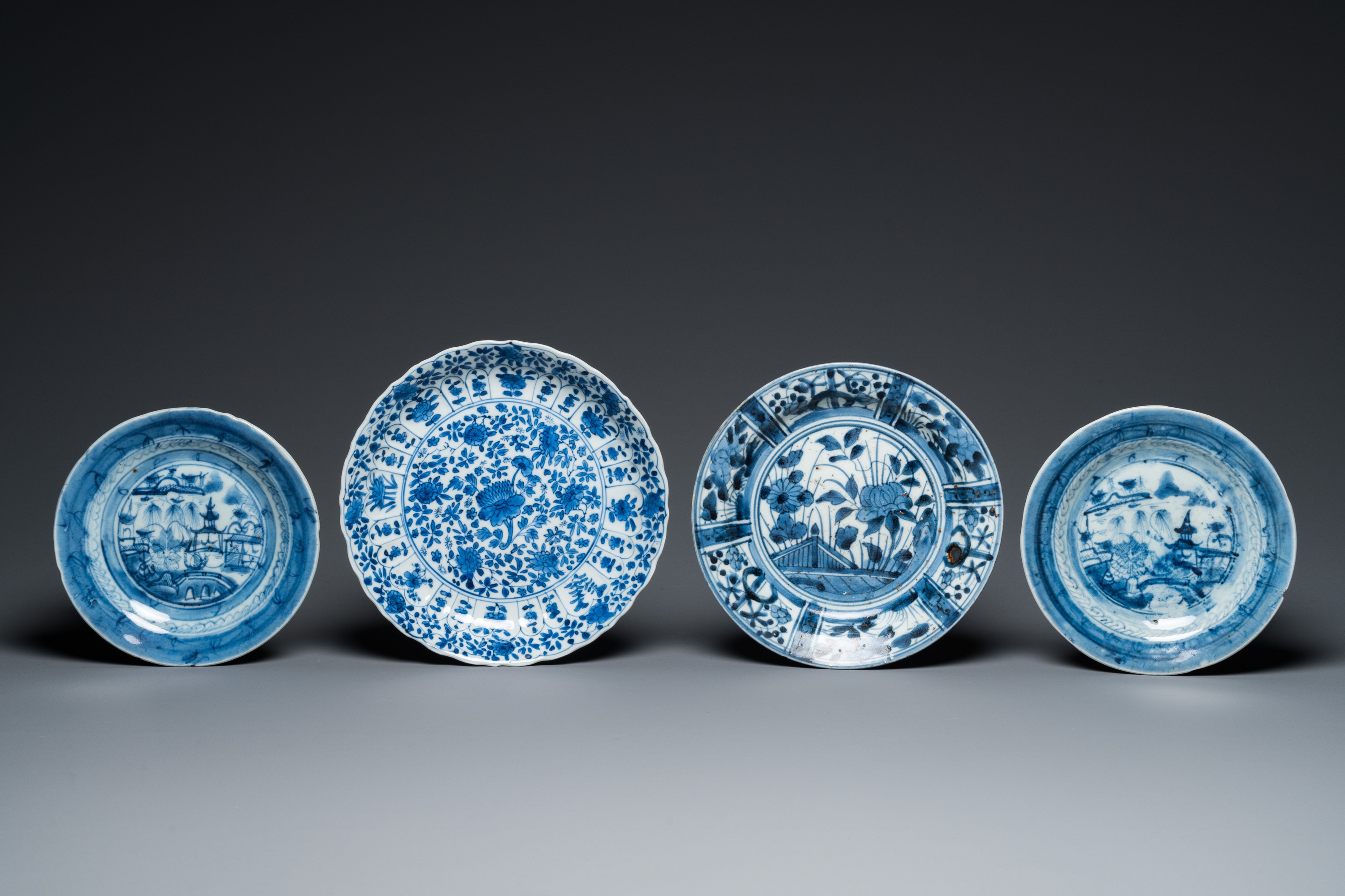 An extensive collection of mostly blue and white Chinese porcelain, Kangxi and later - Image 6 of 17