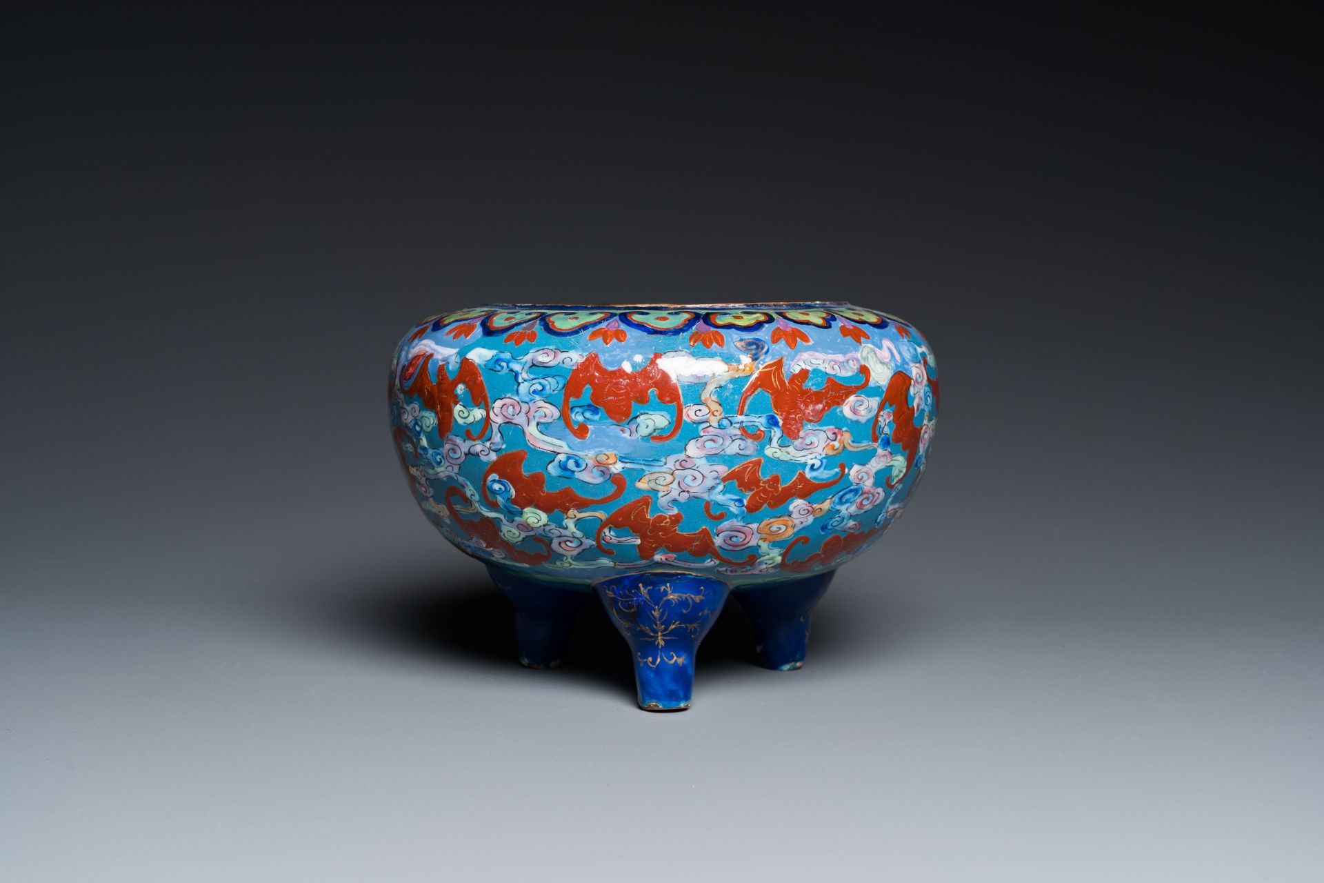 A Chinese blue-ground Canton enamel dish and a censer, Yongzheng/Qianlong - Image 4 of 9