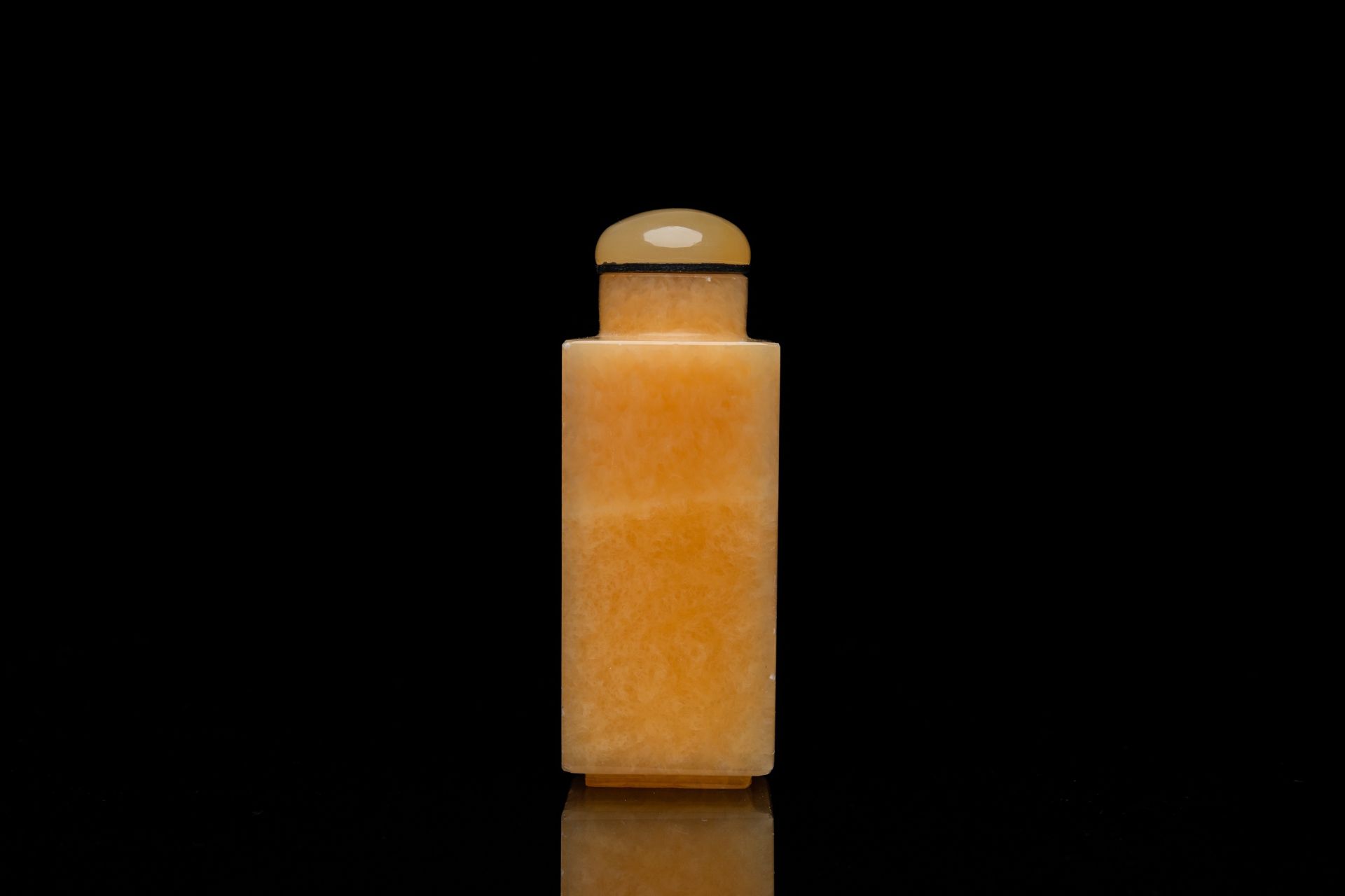 A square Chinese jellow jade snuff bottle, Qing - Image 4 of 15