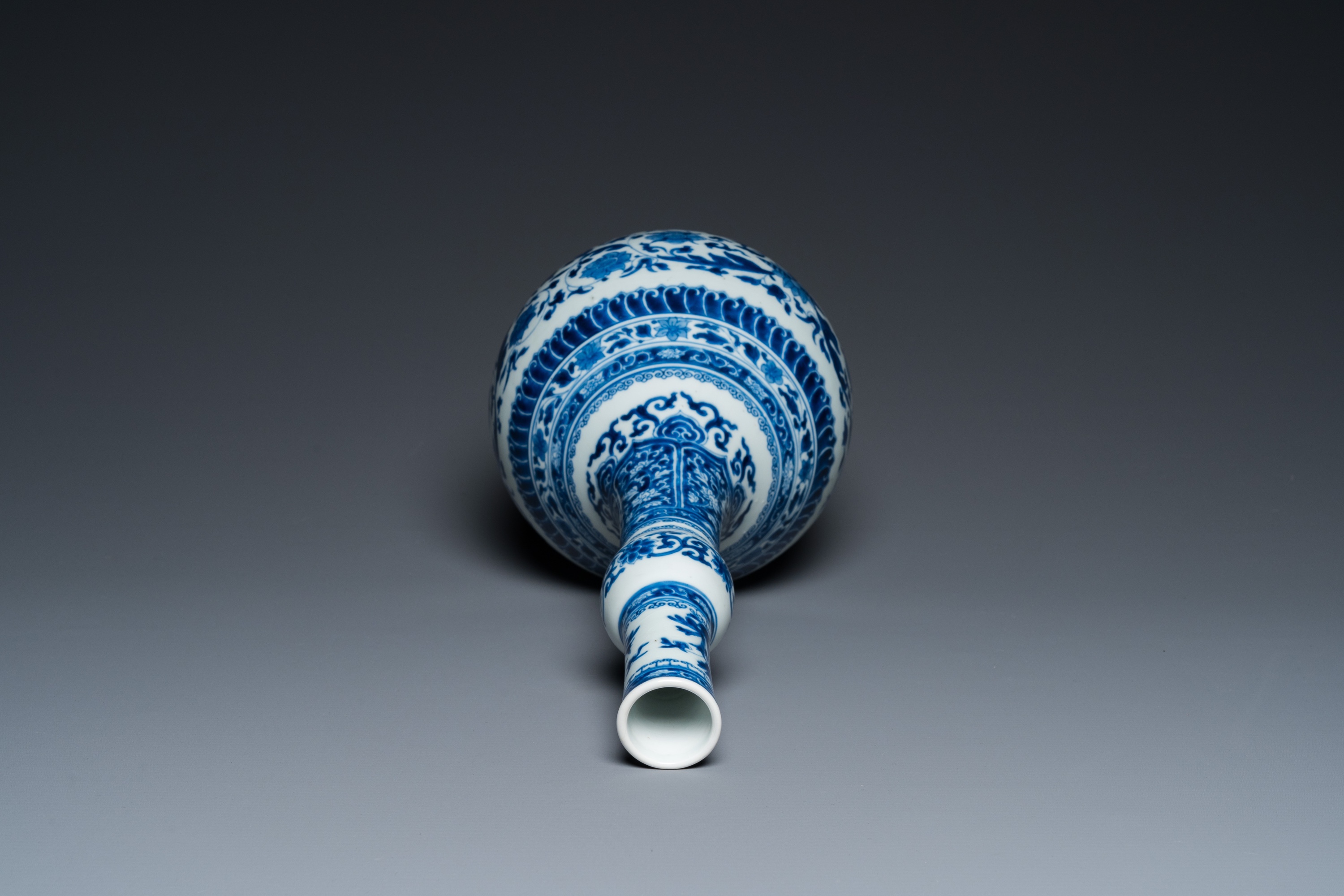 A Chinese blue and white bottle vase with floral design, Kangxi - Image 6 of 23