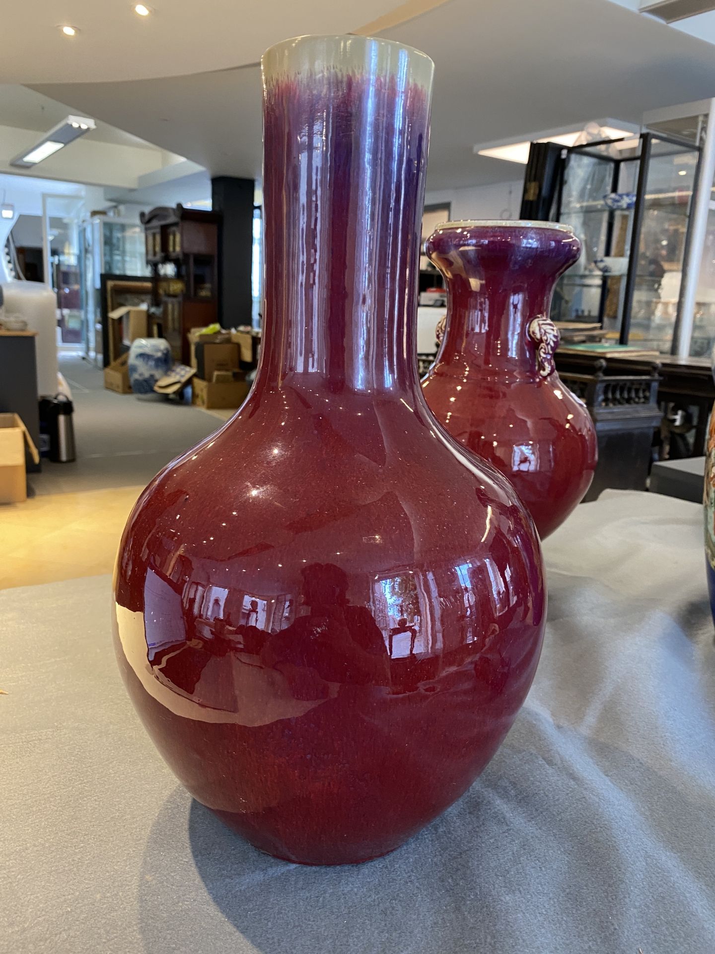 A Chinese flambŽ-glazed bottle vase, 19th C. - Bild 7 aus 19