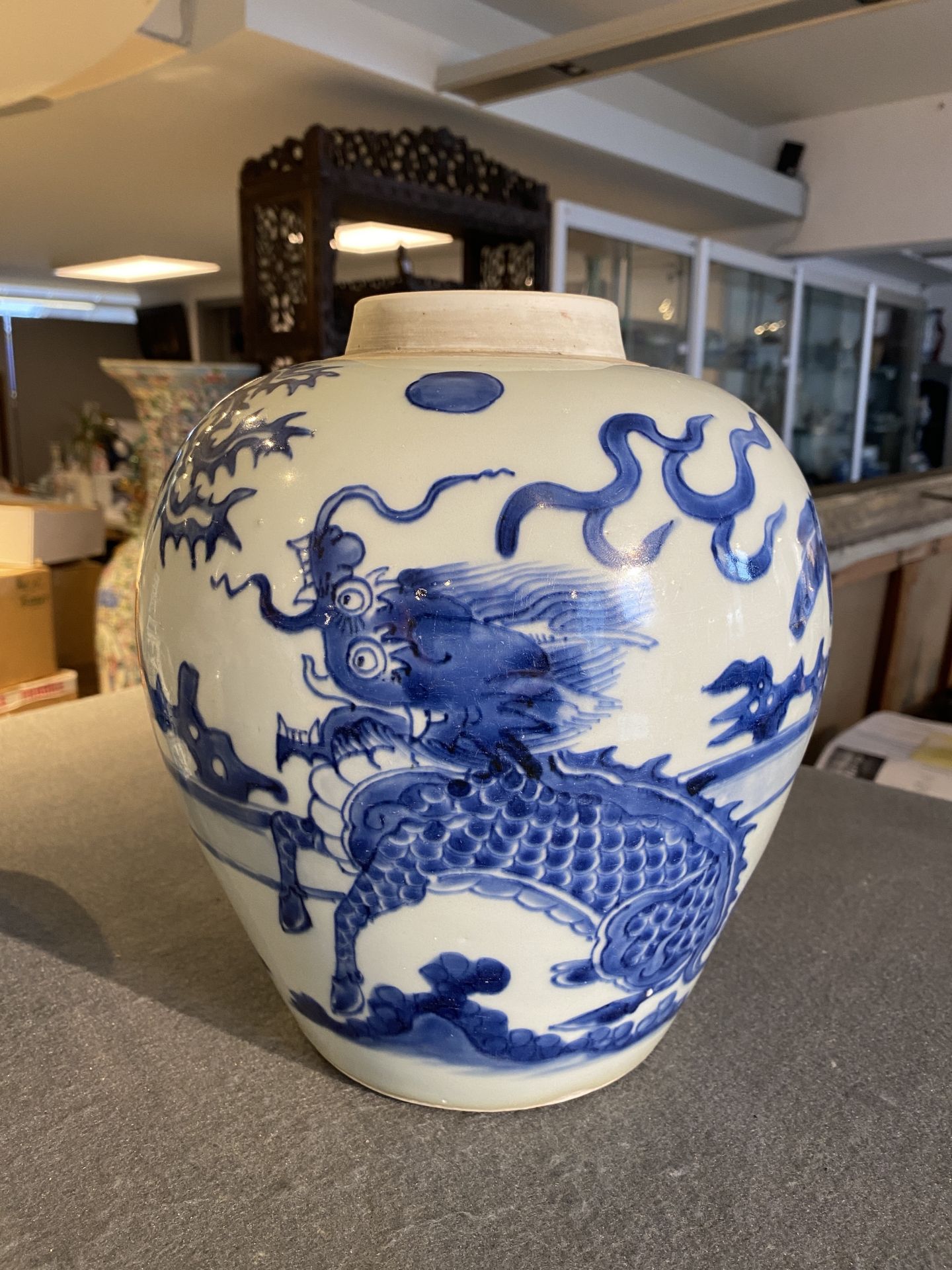 A Chinese blue and white 'qilin' jar, Shunzhi - Bild 8 aus 23