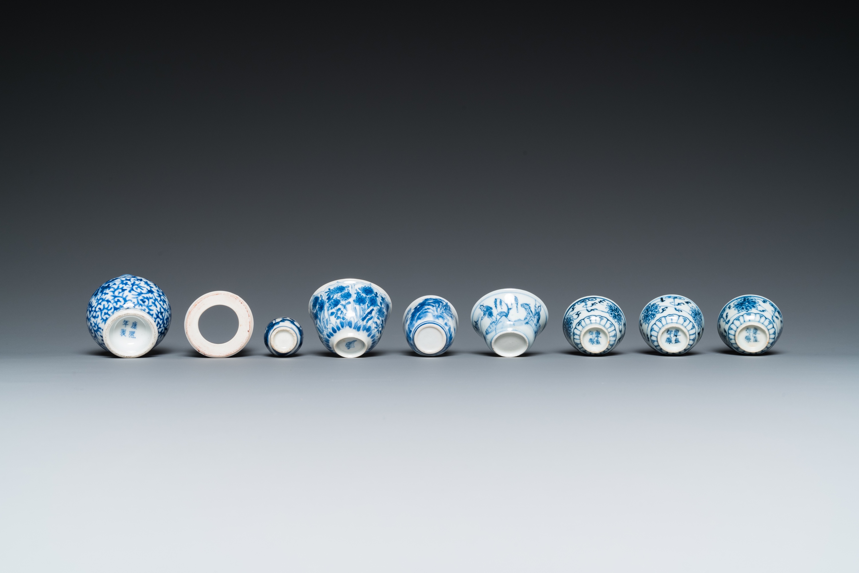 A varied collection of Chinese blue and white porcelain, Kangxi and later - Image 8 of 9