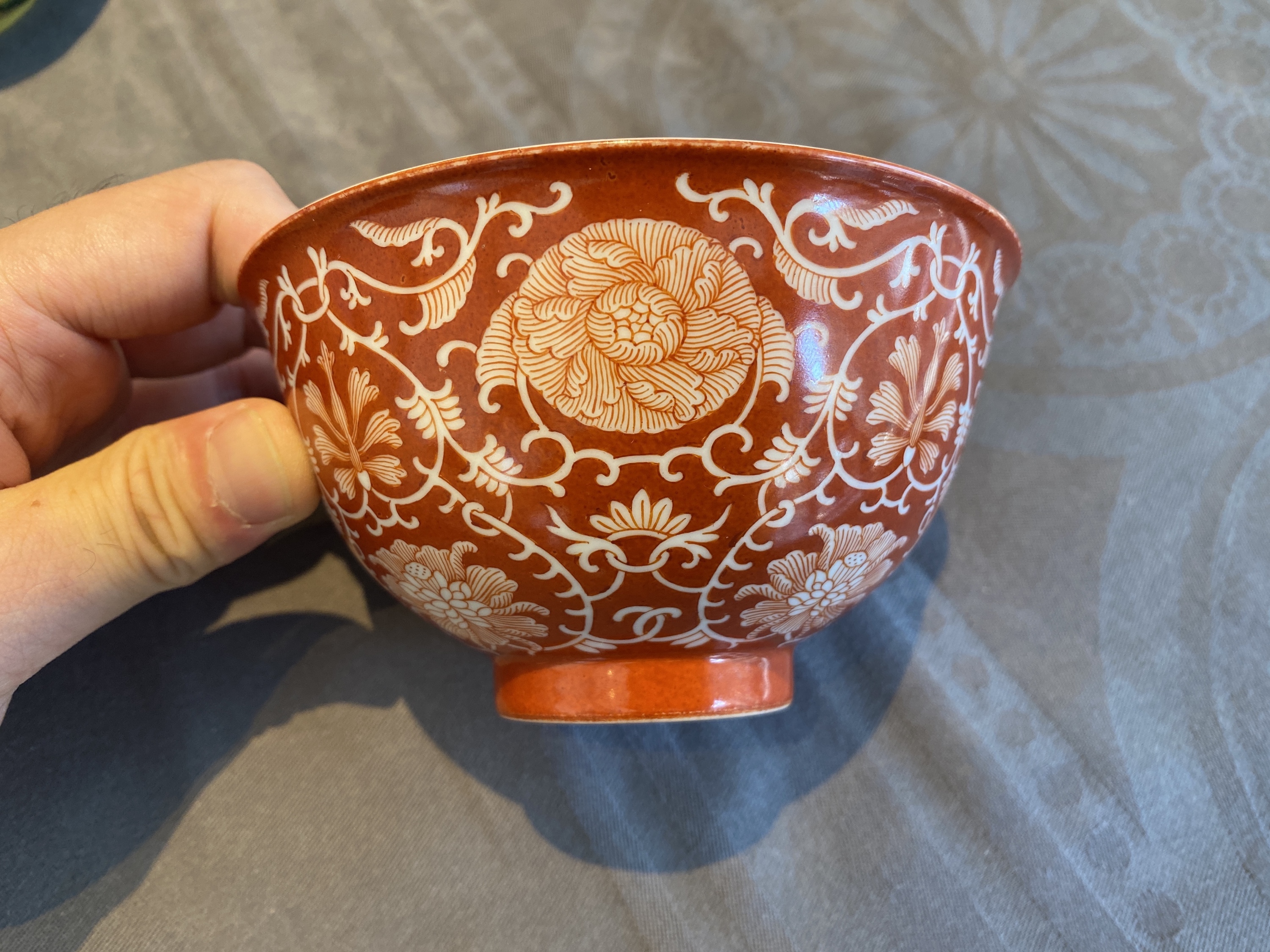 A Chinese coral-ground reserve-decorated 'lotus' bowl, Jiaqing mark, 19/20th C. - Image 9 of 18