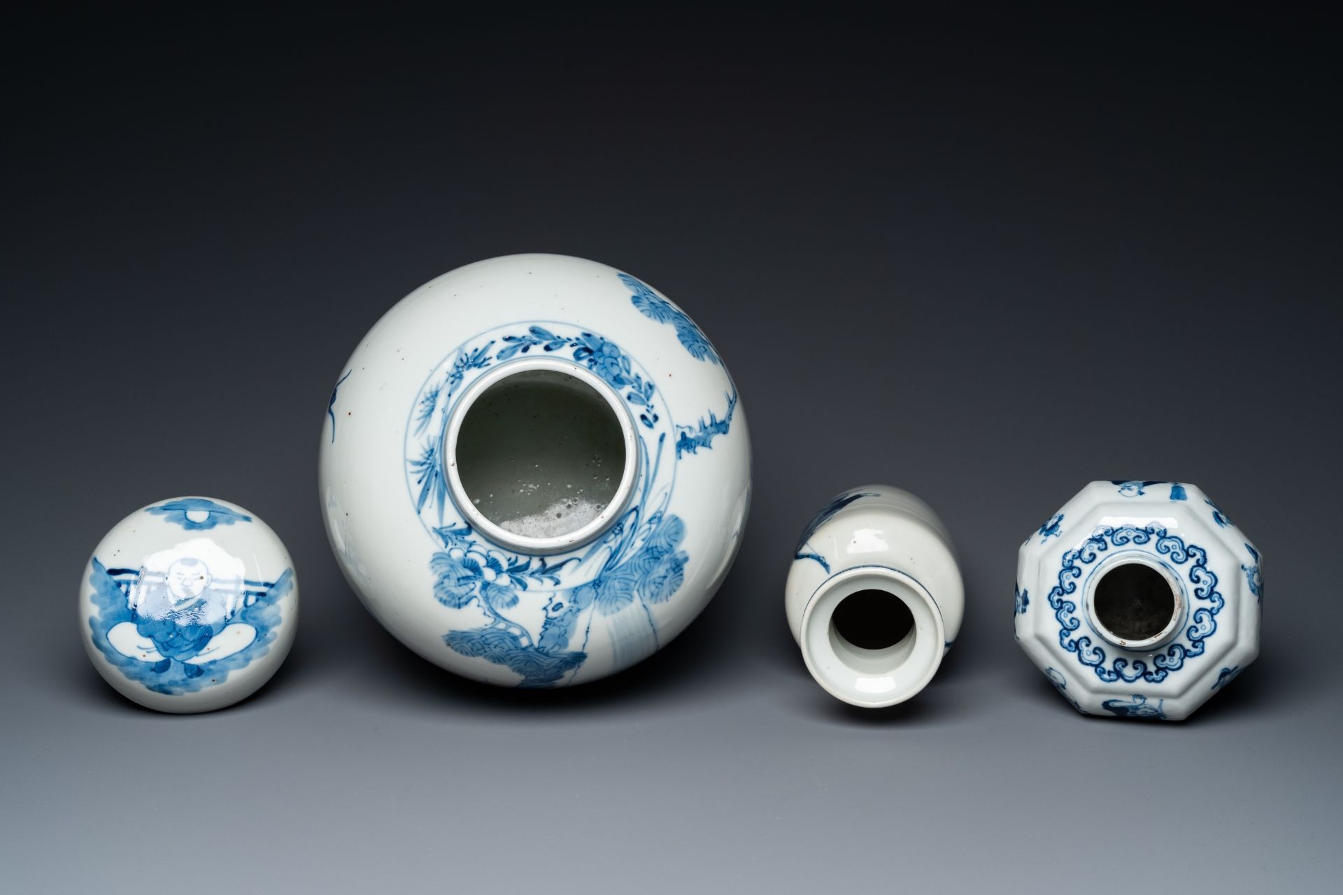 Three Chinese blue and white vases, 19th C. - Image 6 of 36