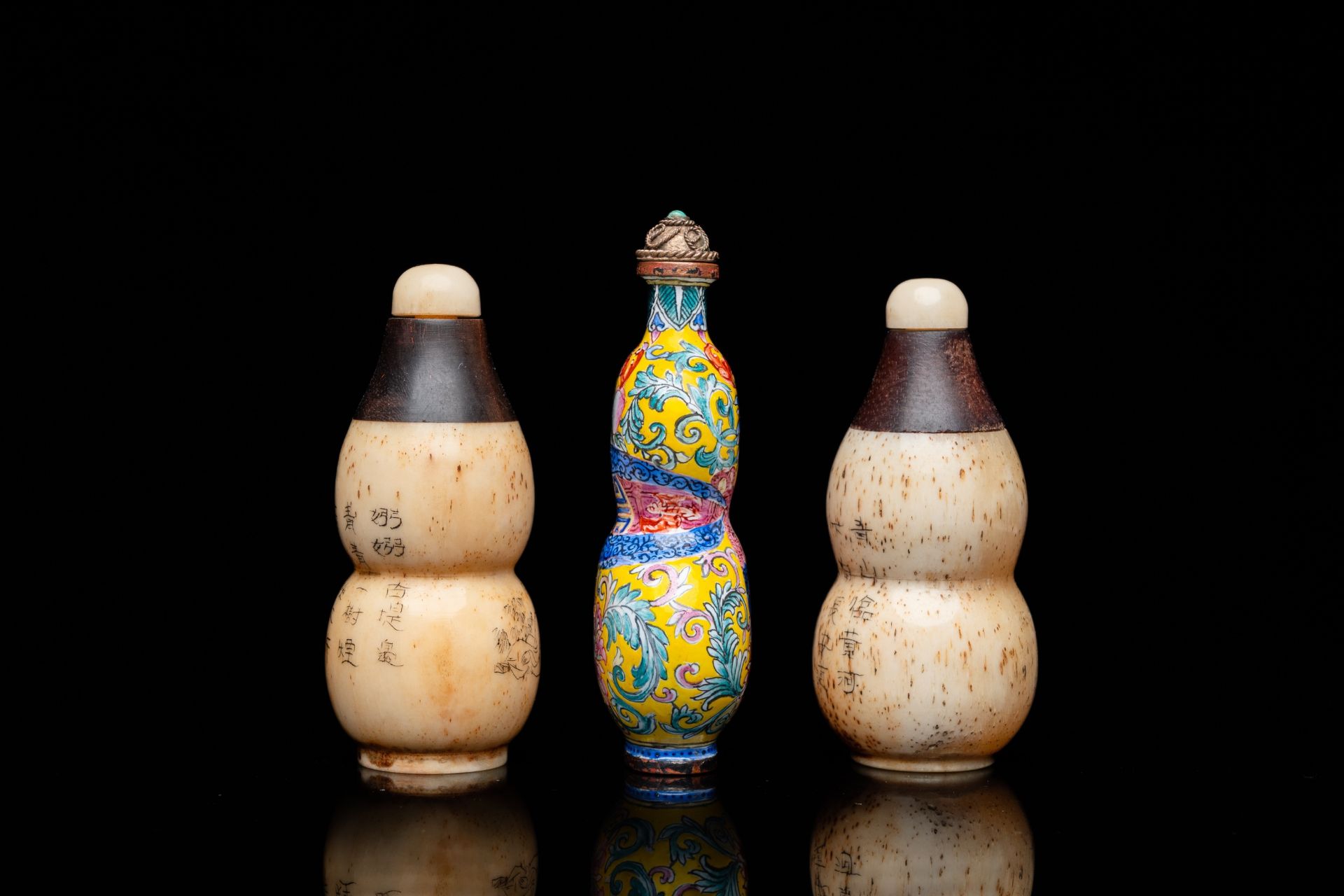 A Chinese Canton enamel snuff bottle and a pair of bone snuff bottles, 19th C. - Image 2 of 22