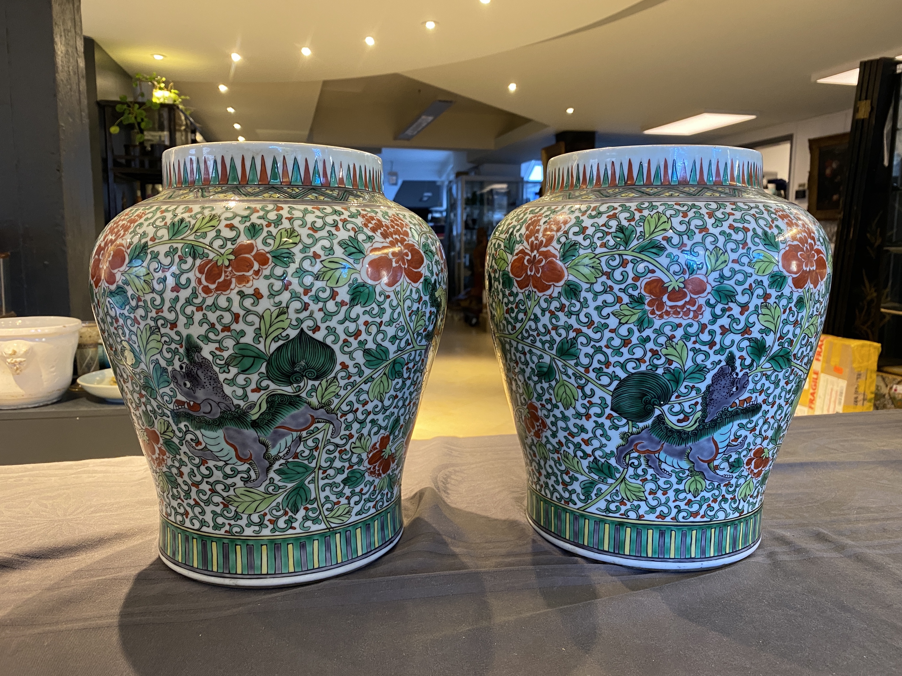 A pair of Chinese famille verte 'Buddhist lions' vases, 19th C. - Image 8 of 16