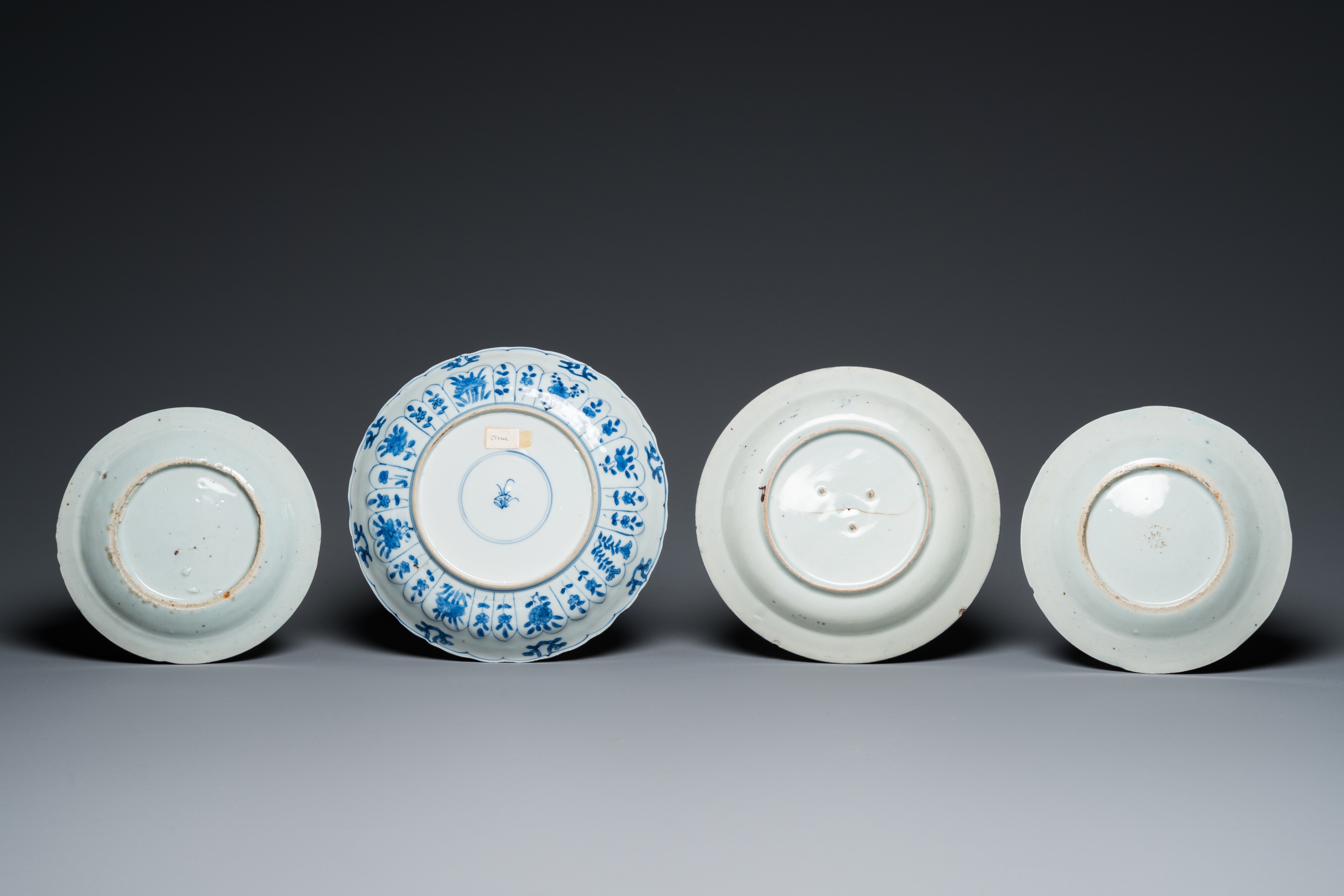 An extensive collection of mostly blue and white Chinese porcelain, Kangxi and later - Image 7 of 17