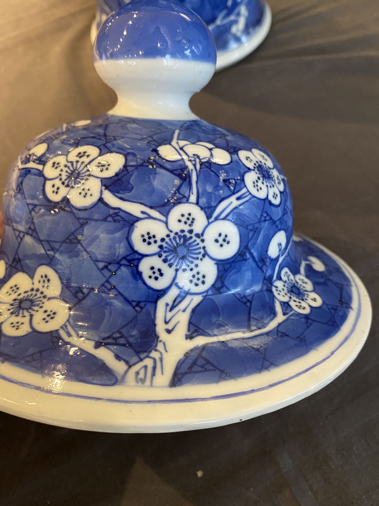 A Chinese blue and white 'prunus on cracked ice' vase and cover, Kangxi - Image 10 of 29