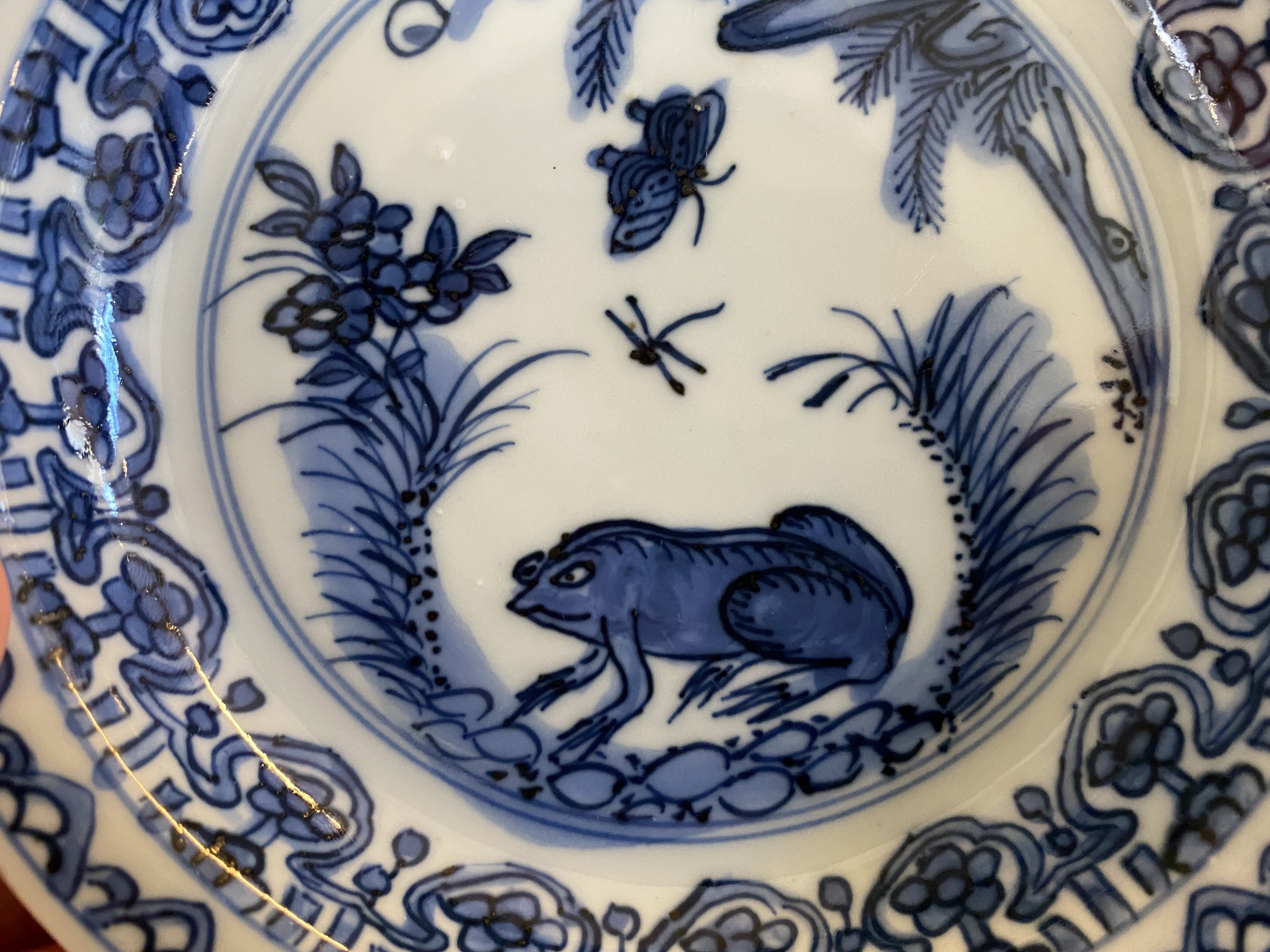 A Chinese blue and white 'frog' dish, Jiajing or Wanli - Image 5 of 13