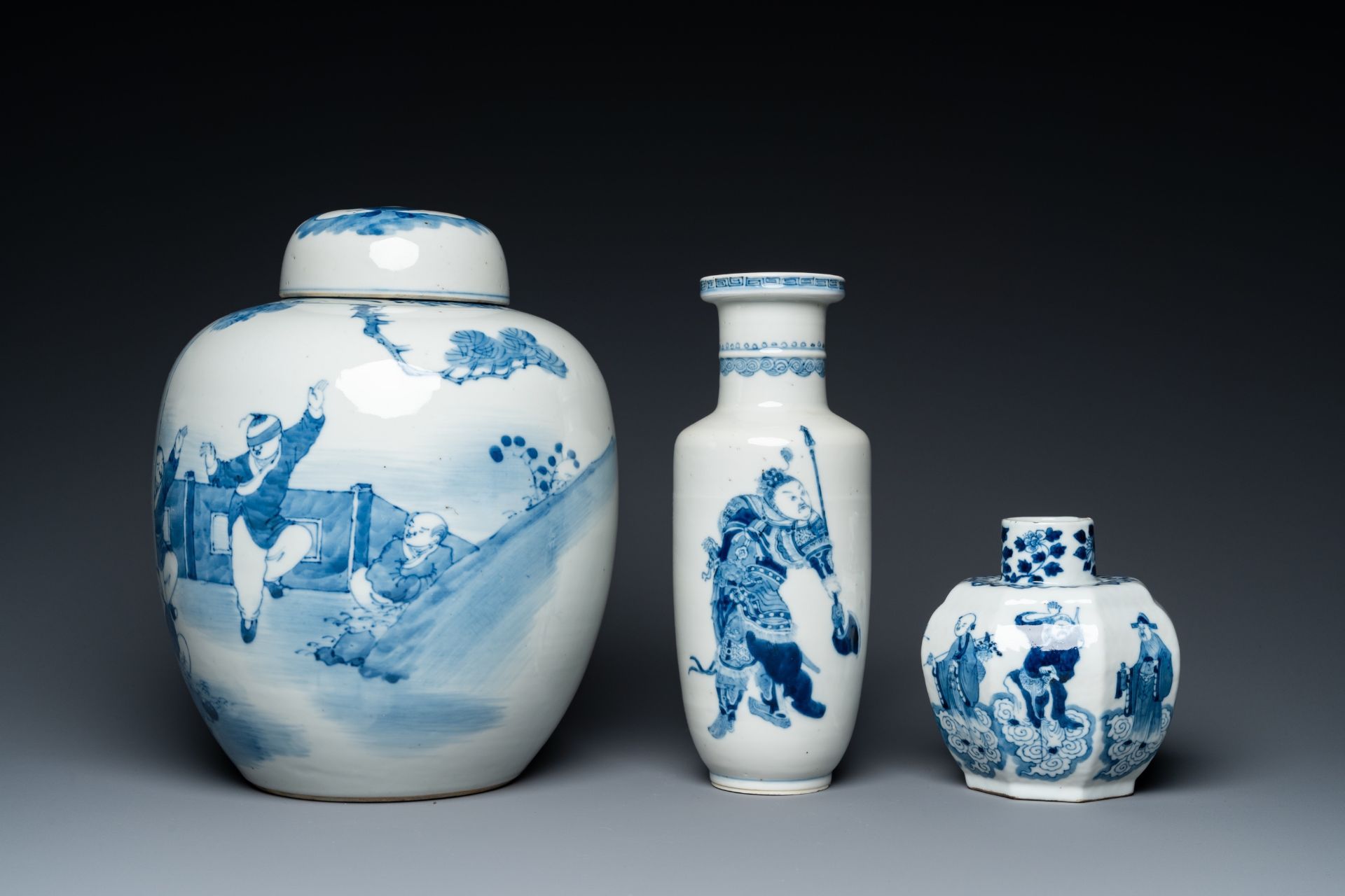 Three Chinese blue and white vases, 19th C. - Image 2 of 36