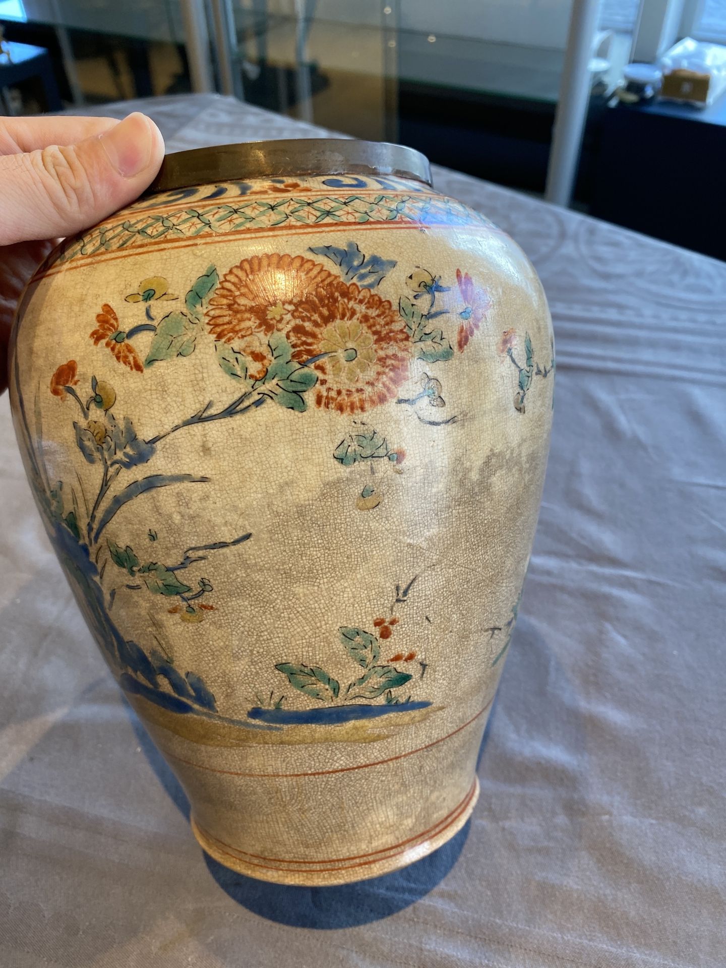 A Japanese Hizen Kakiemon-style vase with copper rim, Edo, 18th C. - Image 8 of 16