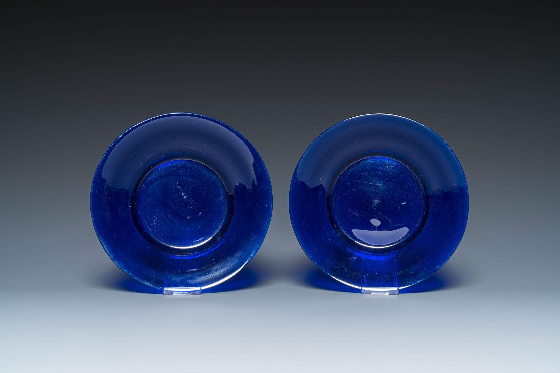 A pair of Chinese blue Beijing glass plates, 18/19th C.