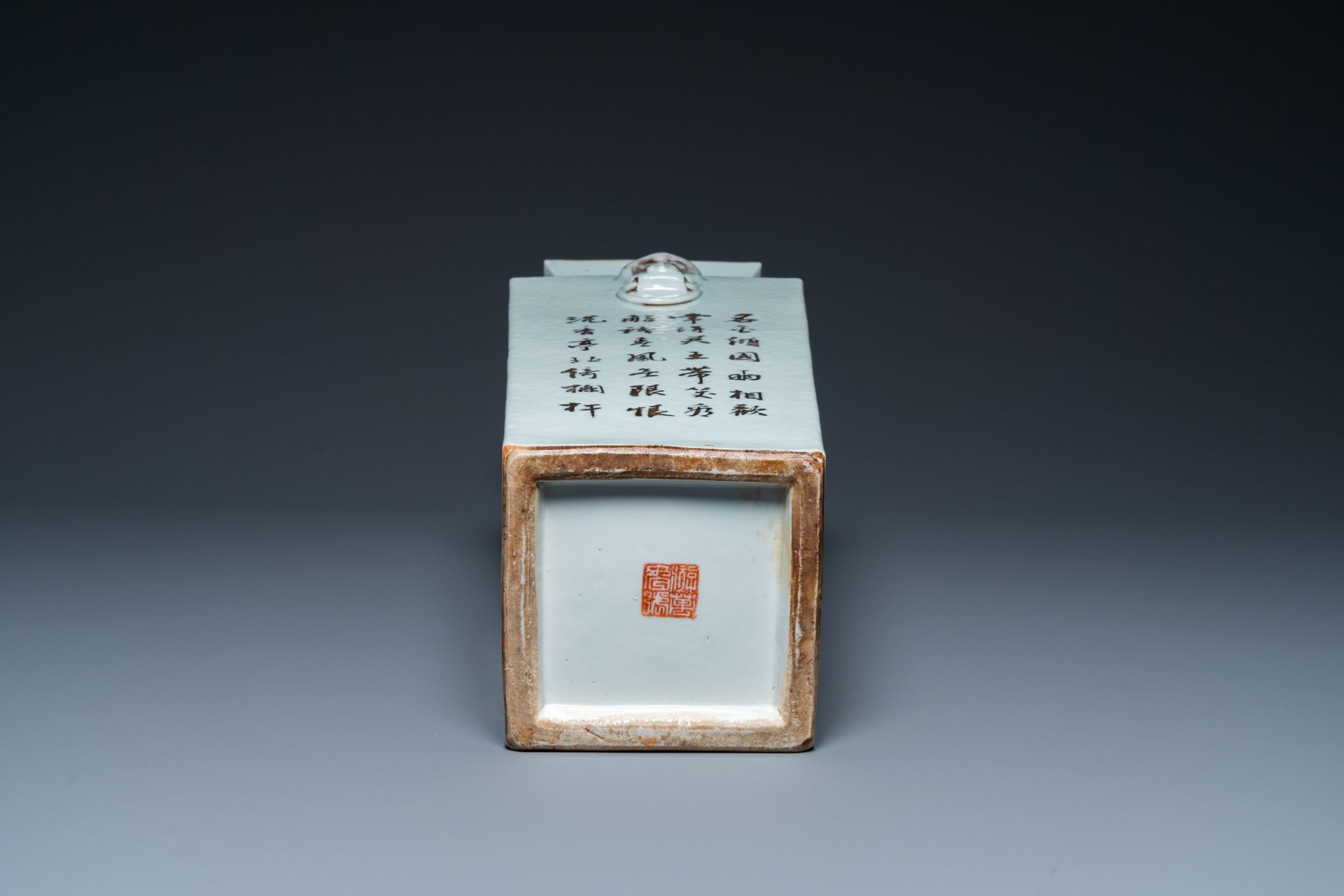 A square Chinese qianjiang cai vase, signed You Wanchun ___, 19/20th C. - Bild 8 aus 18