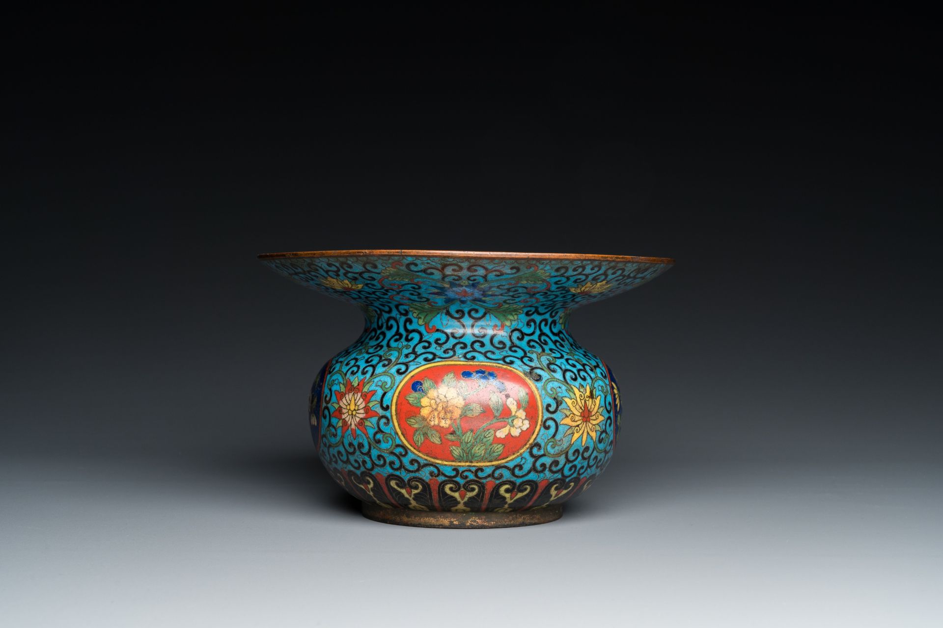 A Chinese cloisonnŽ spittoon or 'zhadou', Qianlong - Image 5 of 7
