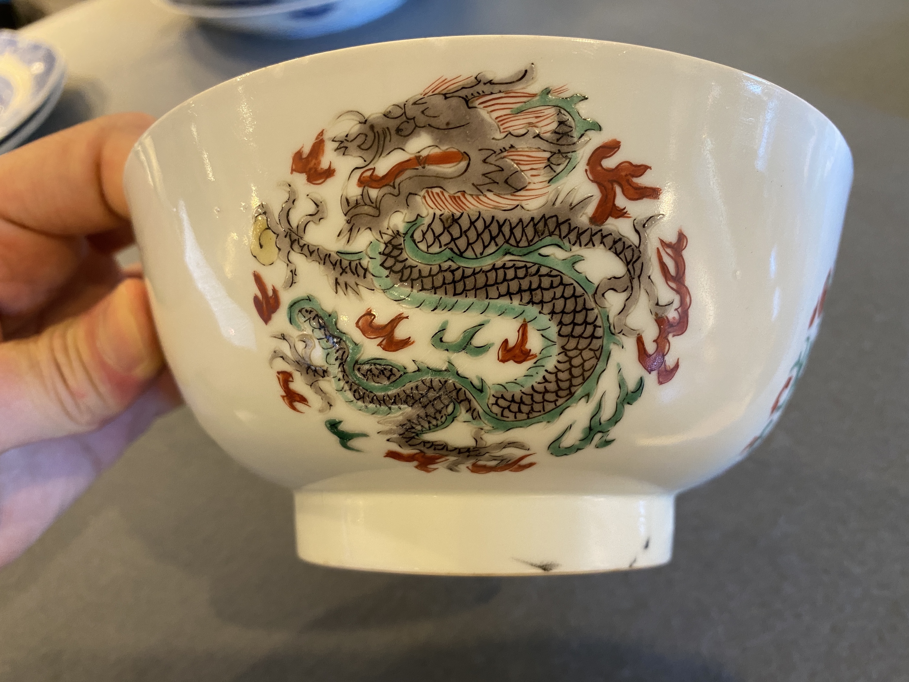 A rare Chinese famille verte 'dragon' bowl, Chenghua mark, Kangxi - Image 14 of 24