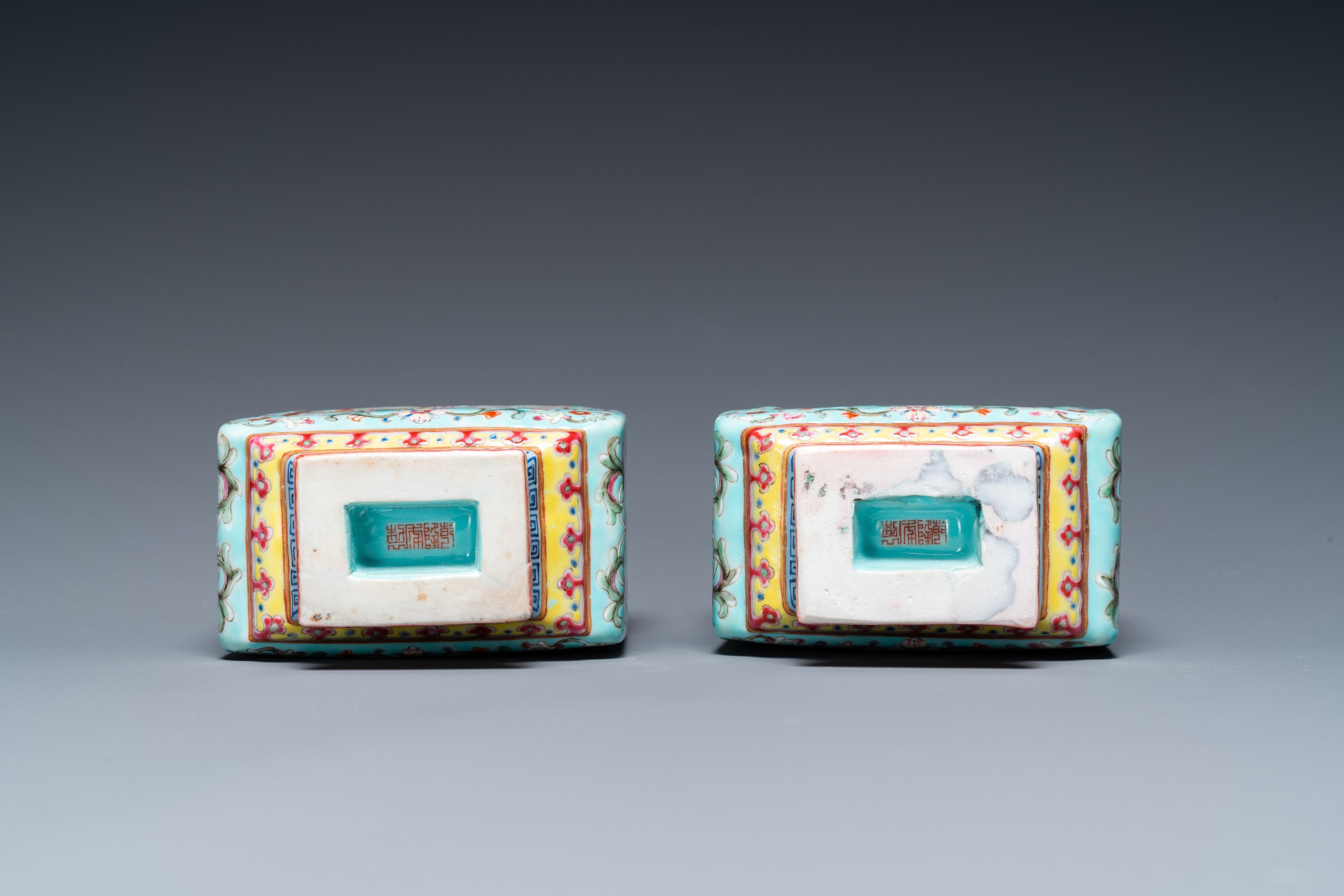 A pair of Chinese famille rose turquoise-ground vases, Qianlong mark, 19/20th C. - Image 6 of 6
