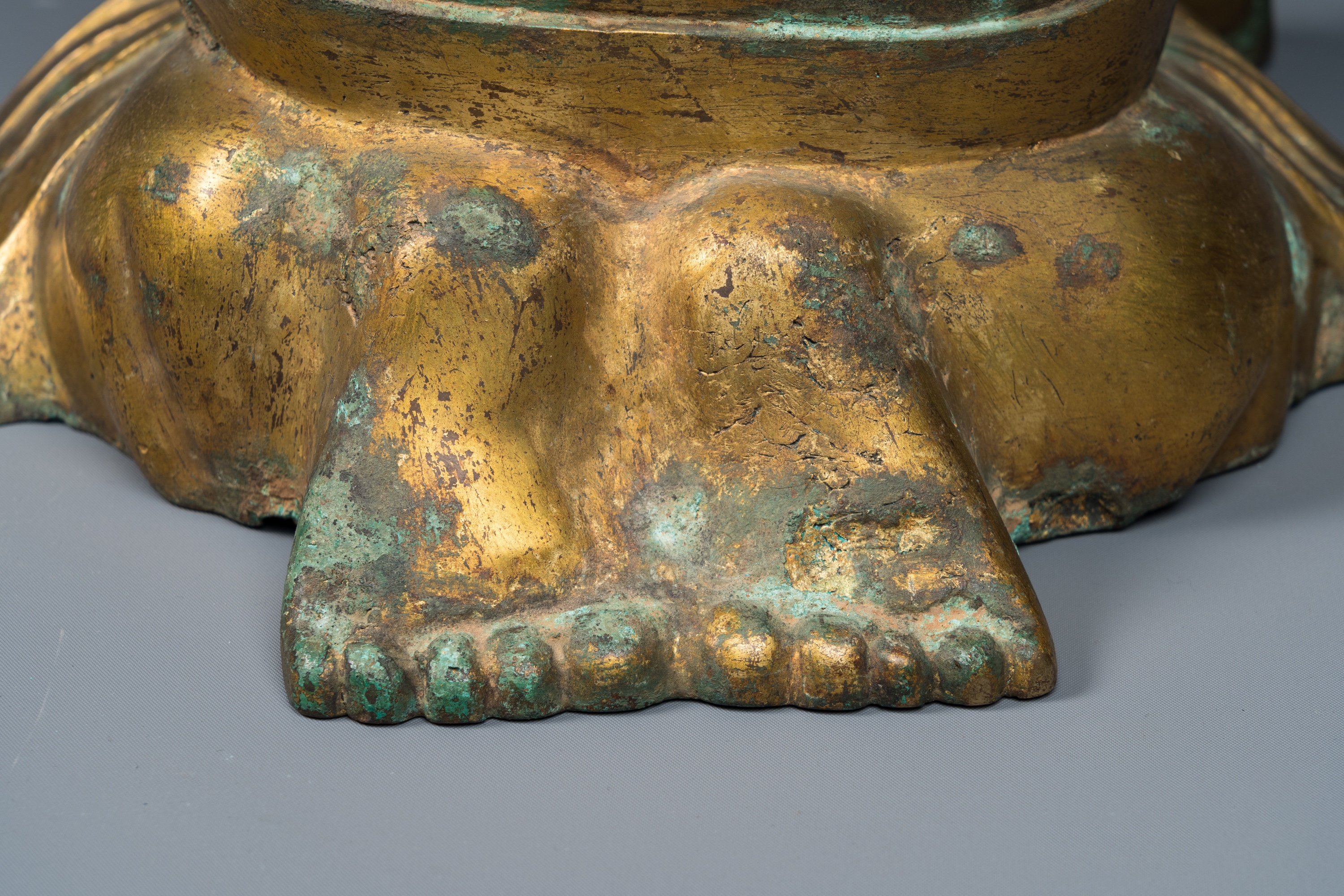 A large Chinese gilt bronze oil lamp in the shape of a kneeling figure, after a Han Dynasty example - Image 14 of 25