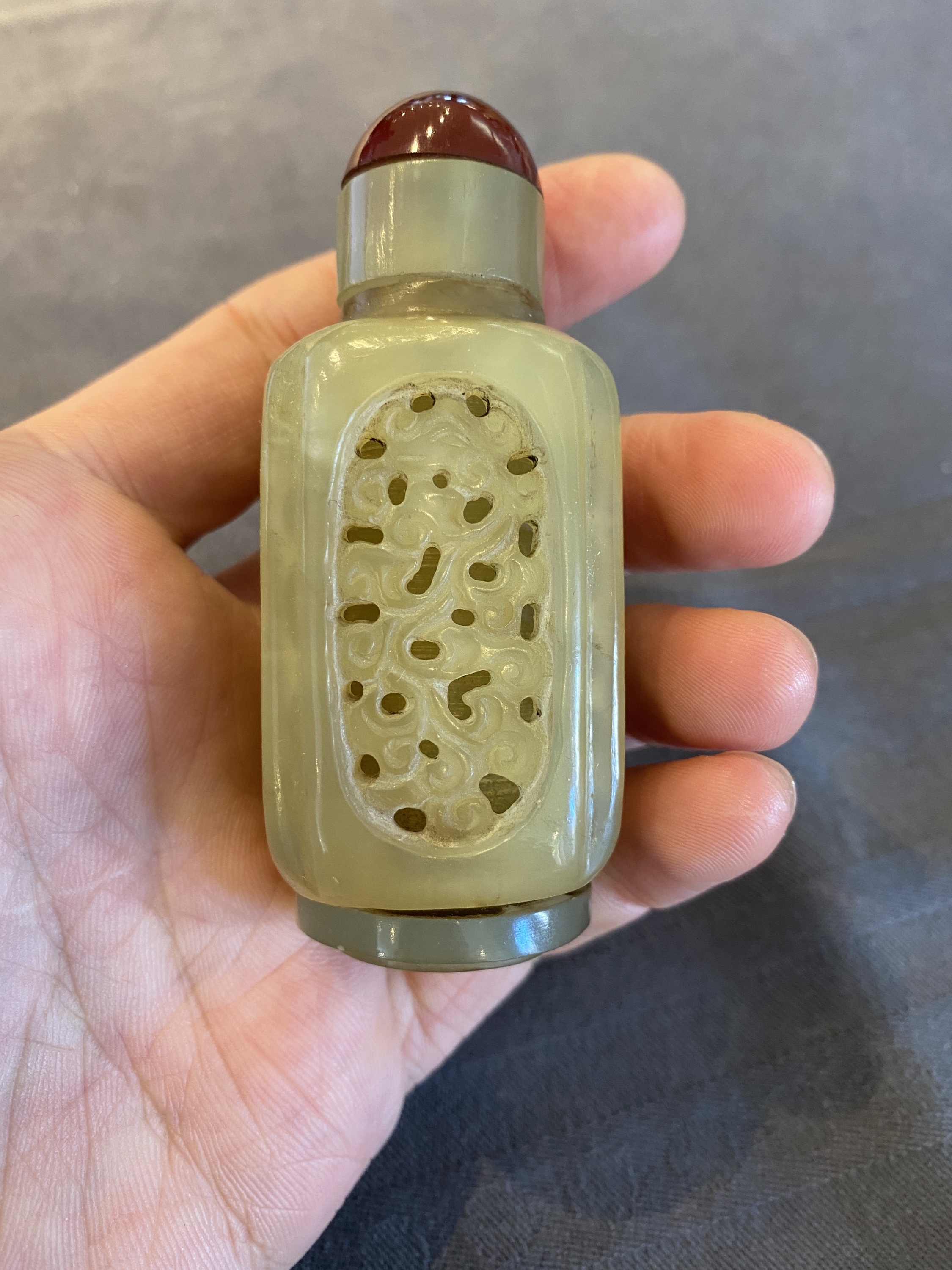 A Chinese reticulated and movable celadon jade snuff bottle, Qing - Image 8 of 11