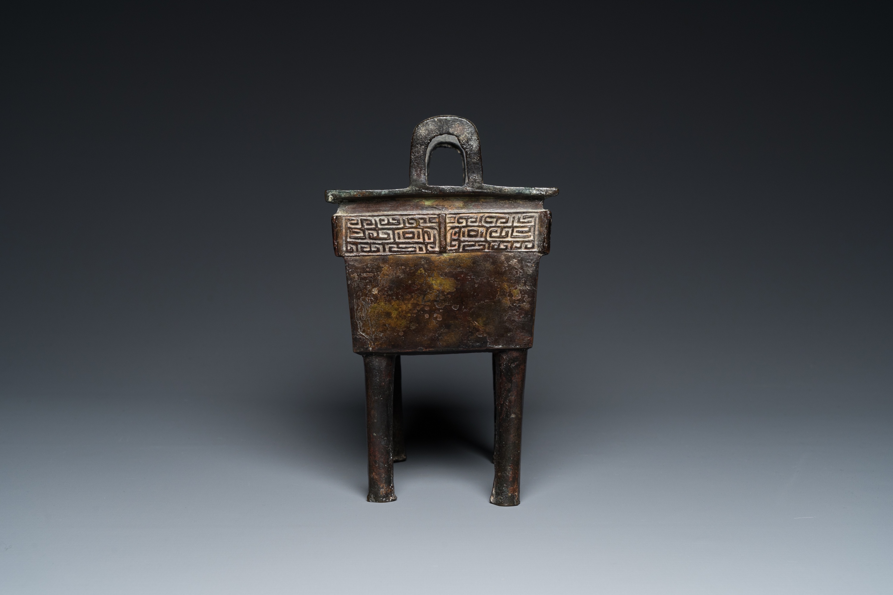 A rare Chinese archaistic bronze 'Fang Ding' ritual food vessel with inscription, Song or earlier - Image 5 of 19