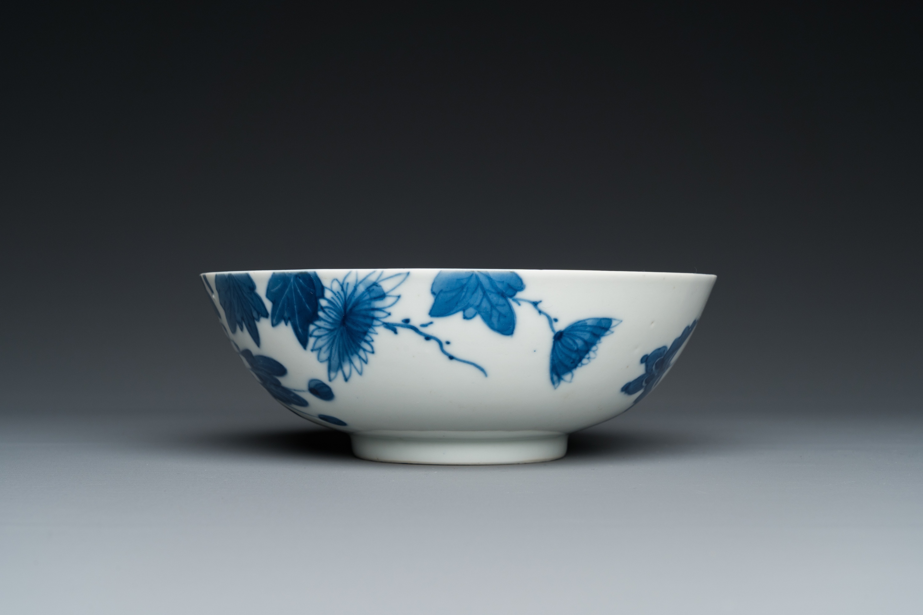 A Chinese blue and white 'Bleu de Hue' bowl for the Vietnamese market, Nh__c th‰m tr‰n tˆng mark ___ - Image 3 of 14