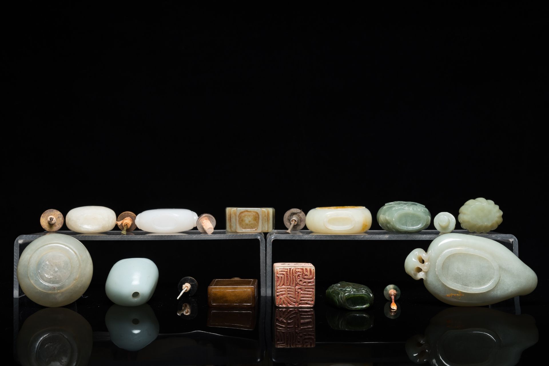 Nine Chinese jade snuff bottles, two brush washers and a seal, Qing and Republic - Image 8 of 8