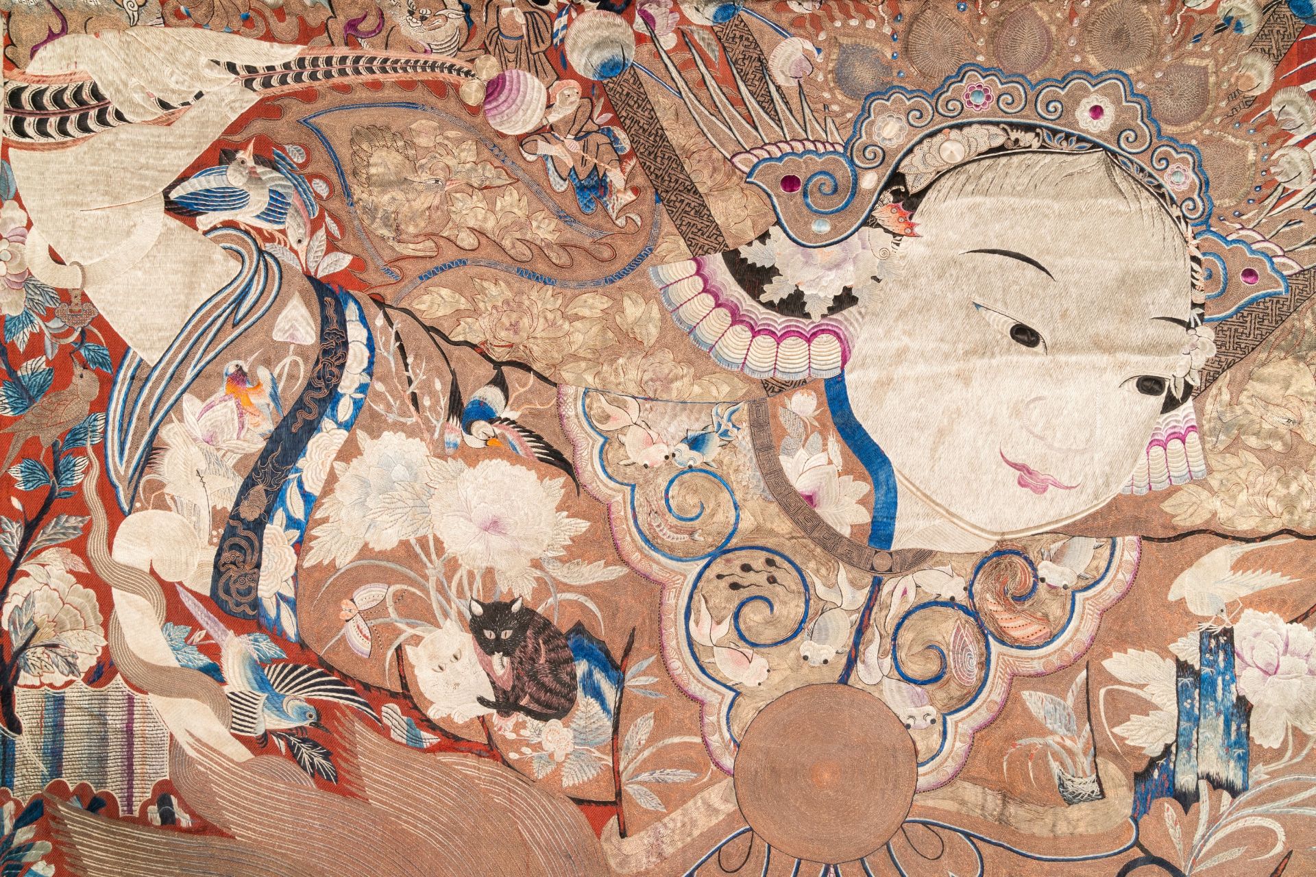 A large Chinese silk and metallic thread embroidered wall tapestry with an opera scene, 19th C. - Image 2 of 7