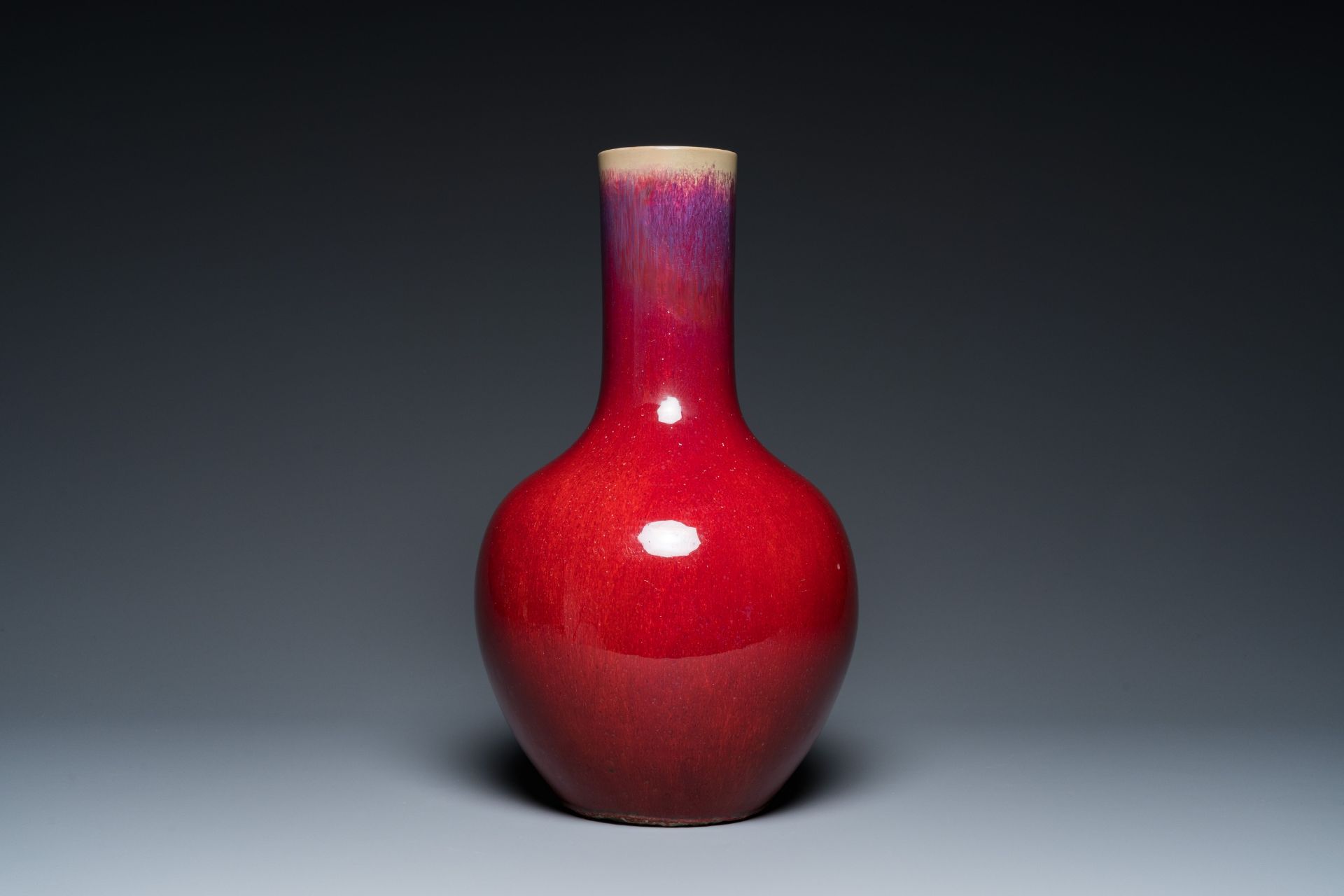 A Chinese flambŽ-glazed bottle vase, 19th C. - Bild 4 aus 19