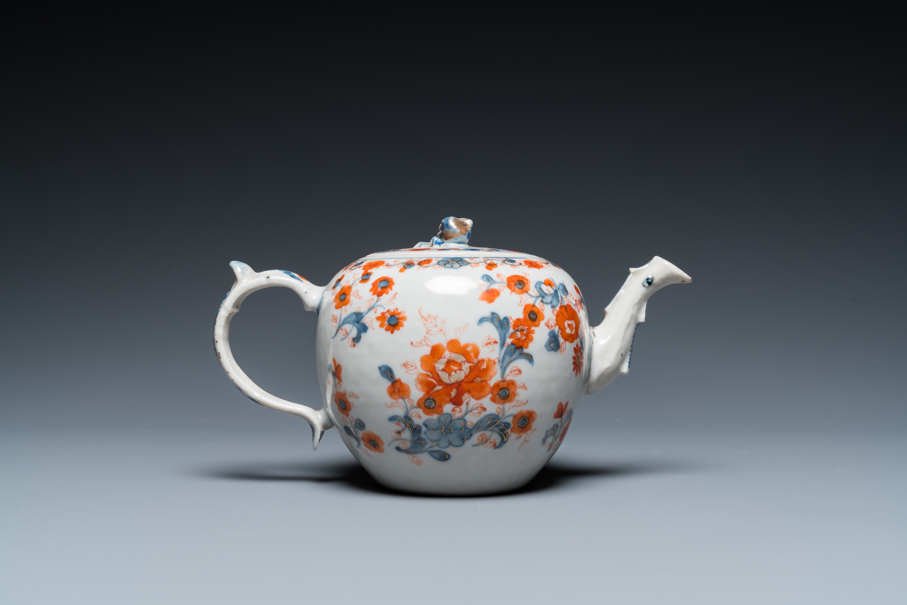 15 Chinese blue and white and Imari-style dishes and a teapot, Kangxi and later - Image 12 of 15