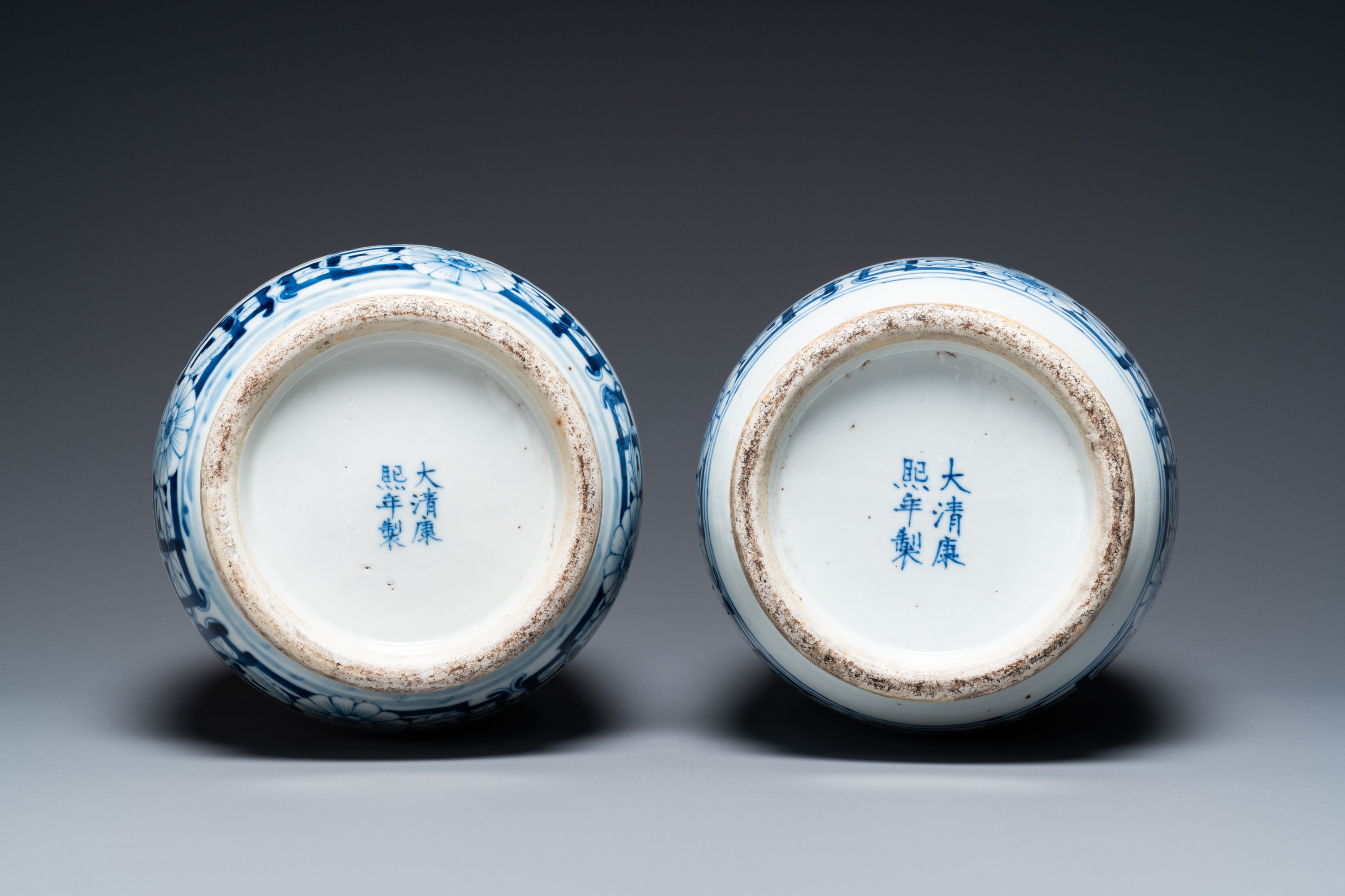 A pair of Chinese blue and white 'phoenix' vases, Kangxi mark, 19th C. - Image 6 of 30