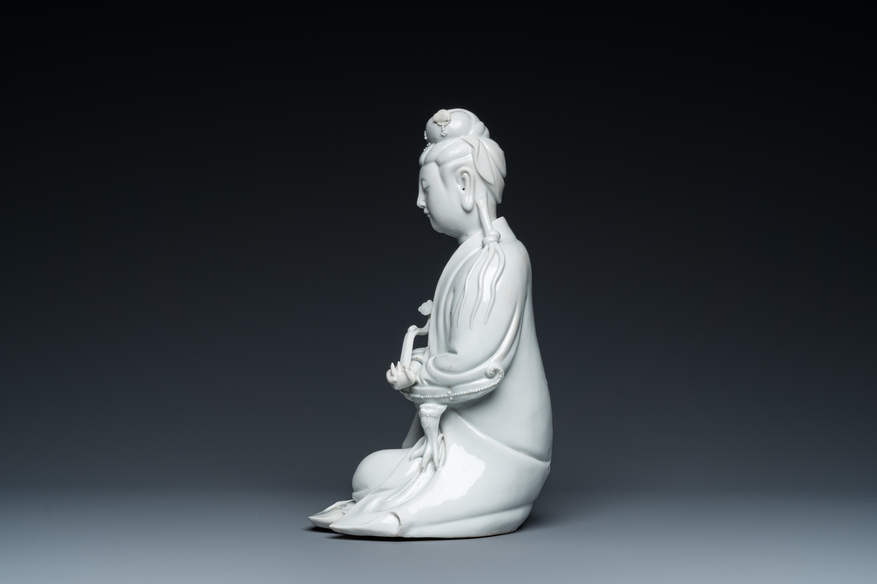 A Chinese Dehua blanc de Chine sculpture of Guanyin with a ruyi, Boji Yuren ____ mark, 19/20th C. - Image 3 of 23