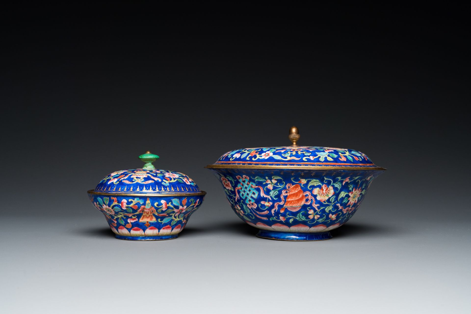 Two Chinese blue-ground Canton enamel bowls and covers, Qianlong/Jiaqing - Image 3 of 7