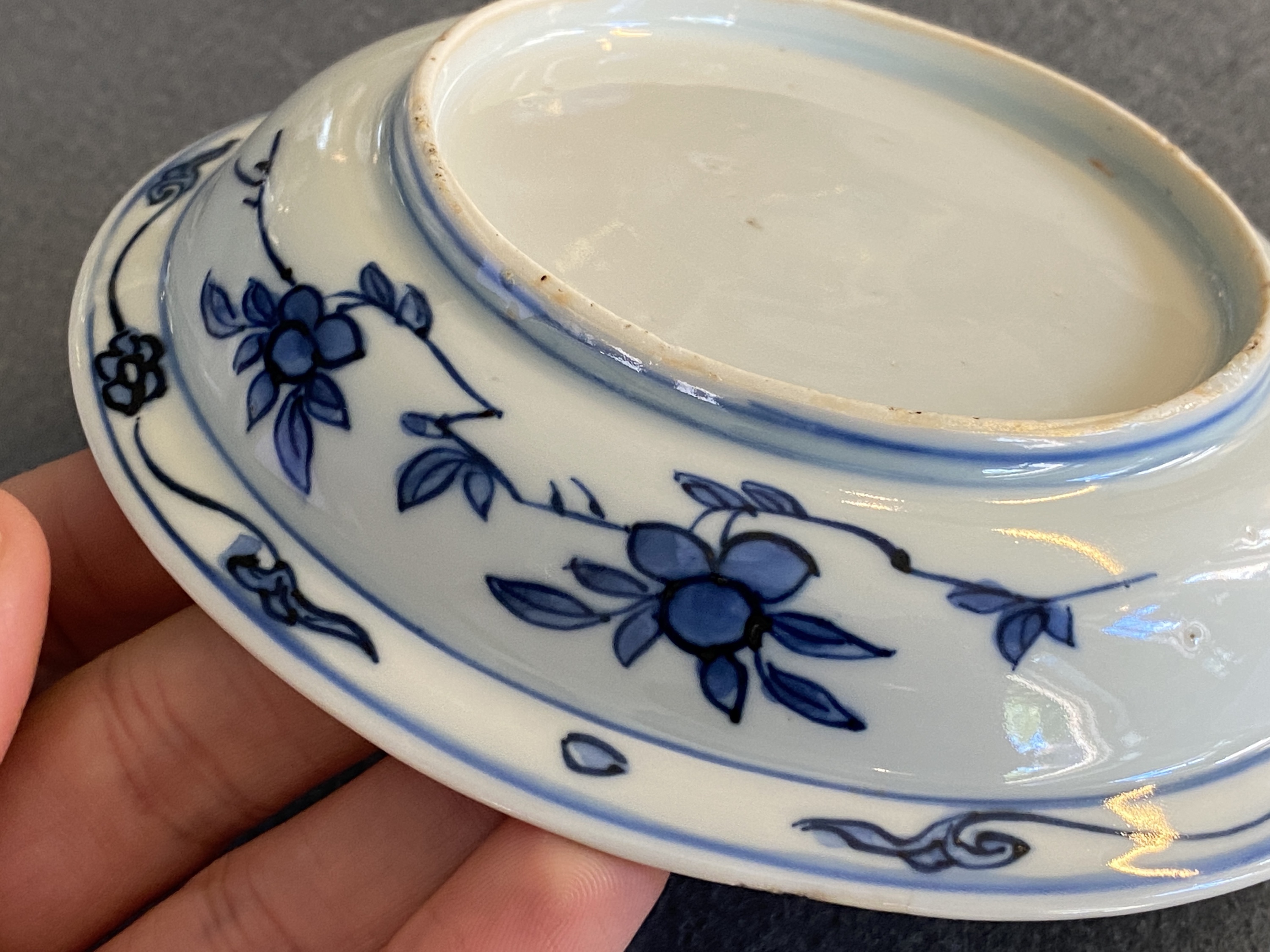 A Chinese blue and white 'frog' dish, Jiajing or Wanli - Image 13 of 13