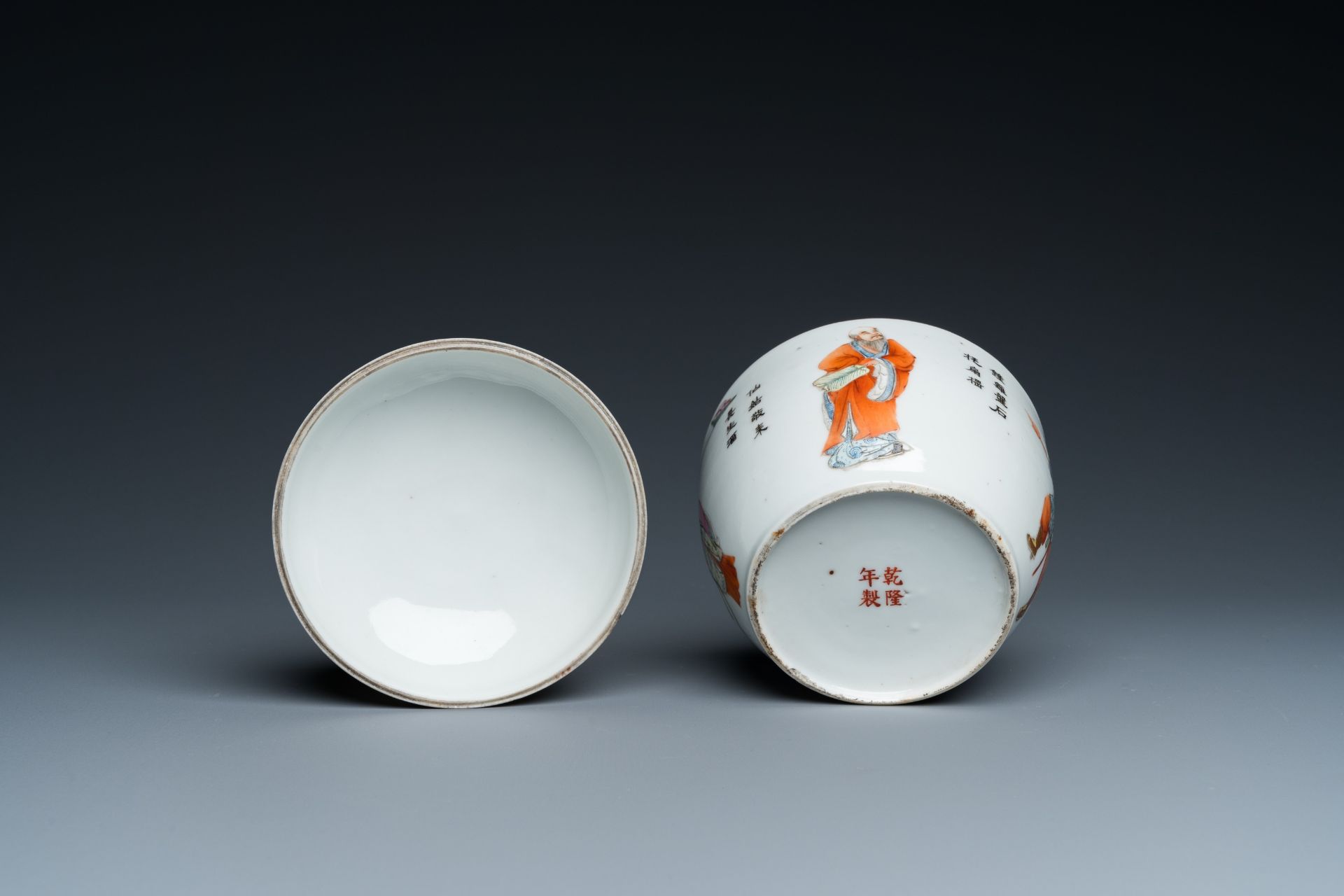A Chinese famille rose 'Wu Shuang Pu' bowl and cover, Qianlong mark, Republic - Bild 7 aus 18