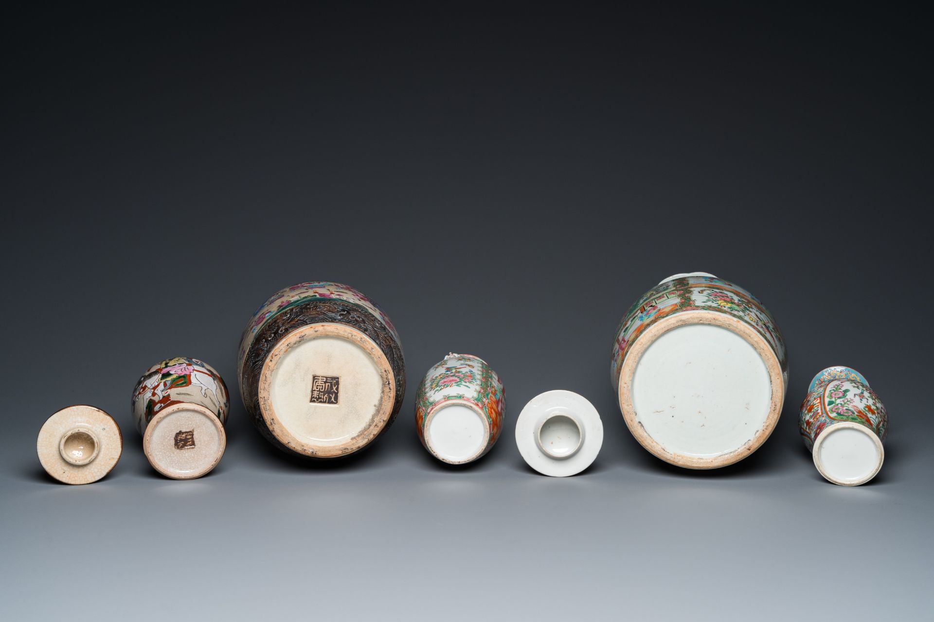 Eight Chinese Canton famille rose vases, two Nanking vases and two famille rose bowls, 19/20th C. - Image 7 of 15