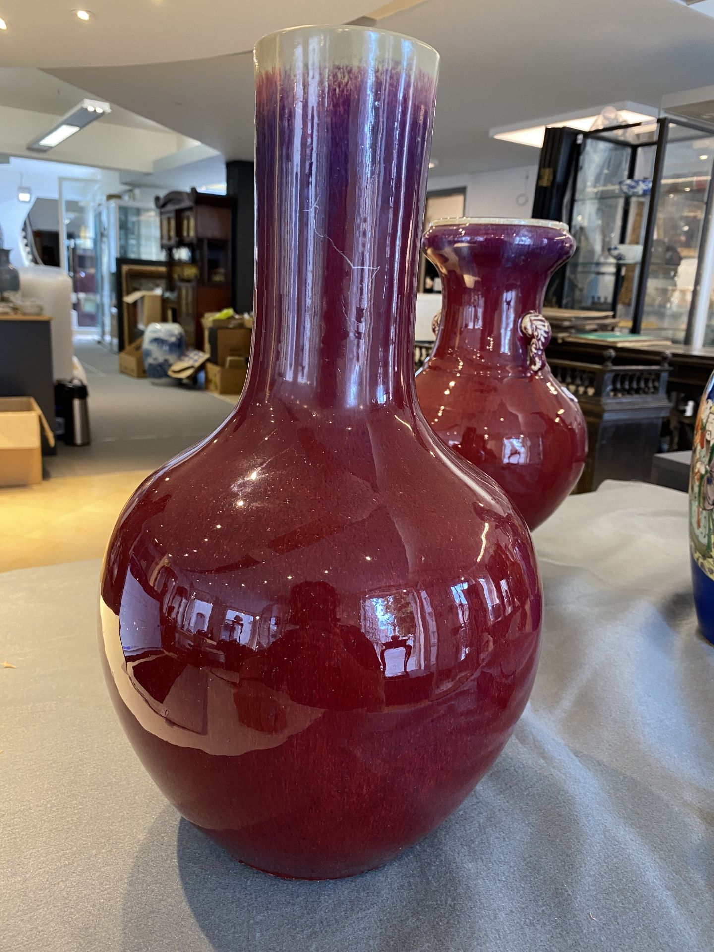 A Chinese flambŽ-glazed bottle vase, 19th C. - Bild 8 aus 19