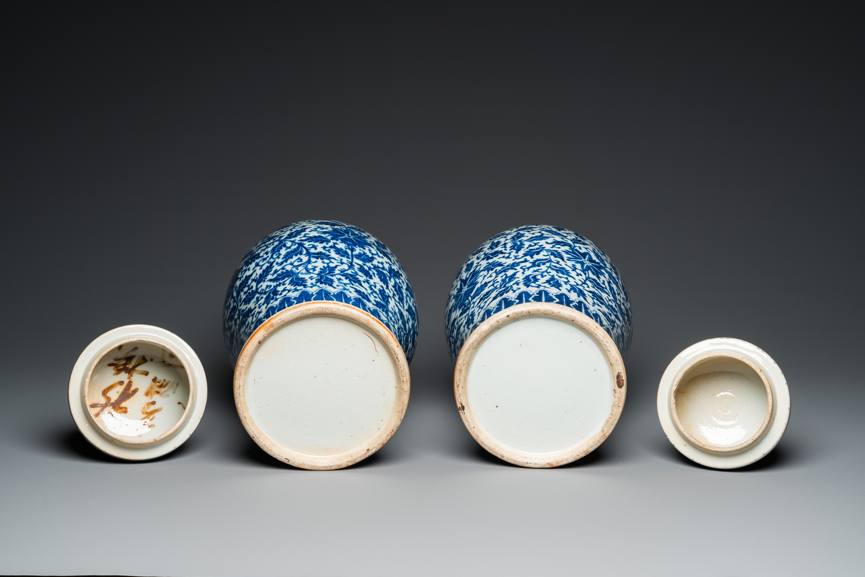 A pair of Chinese blue and white covered vases with floral sprigs, 19th C. - Image 6 of 6