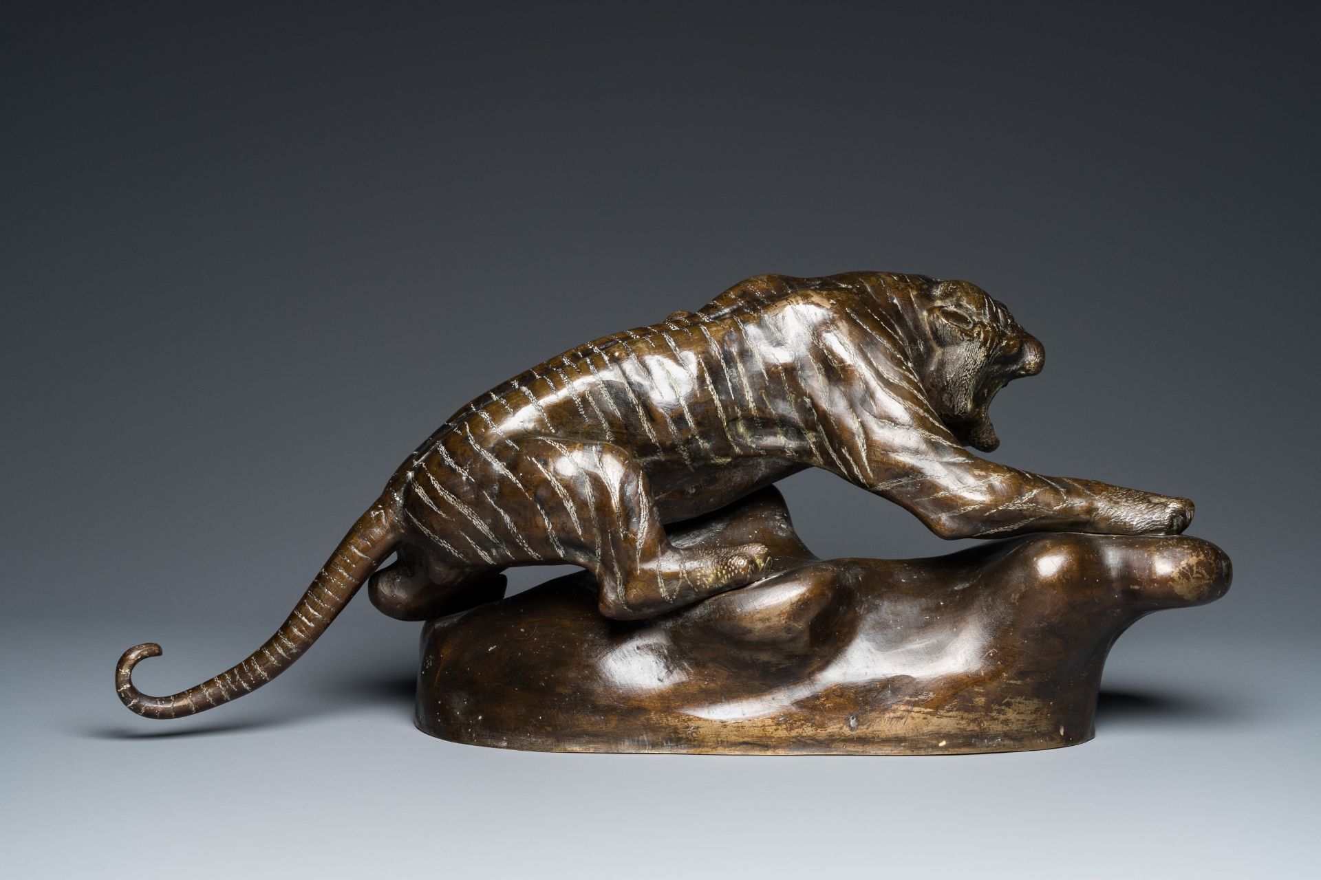 A large Vietnamese bronze tiger on a carved wooden stand, 19/20th C. - Image 4 of 10