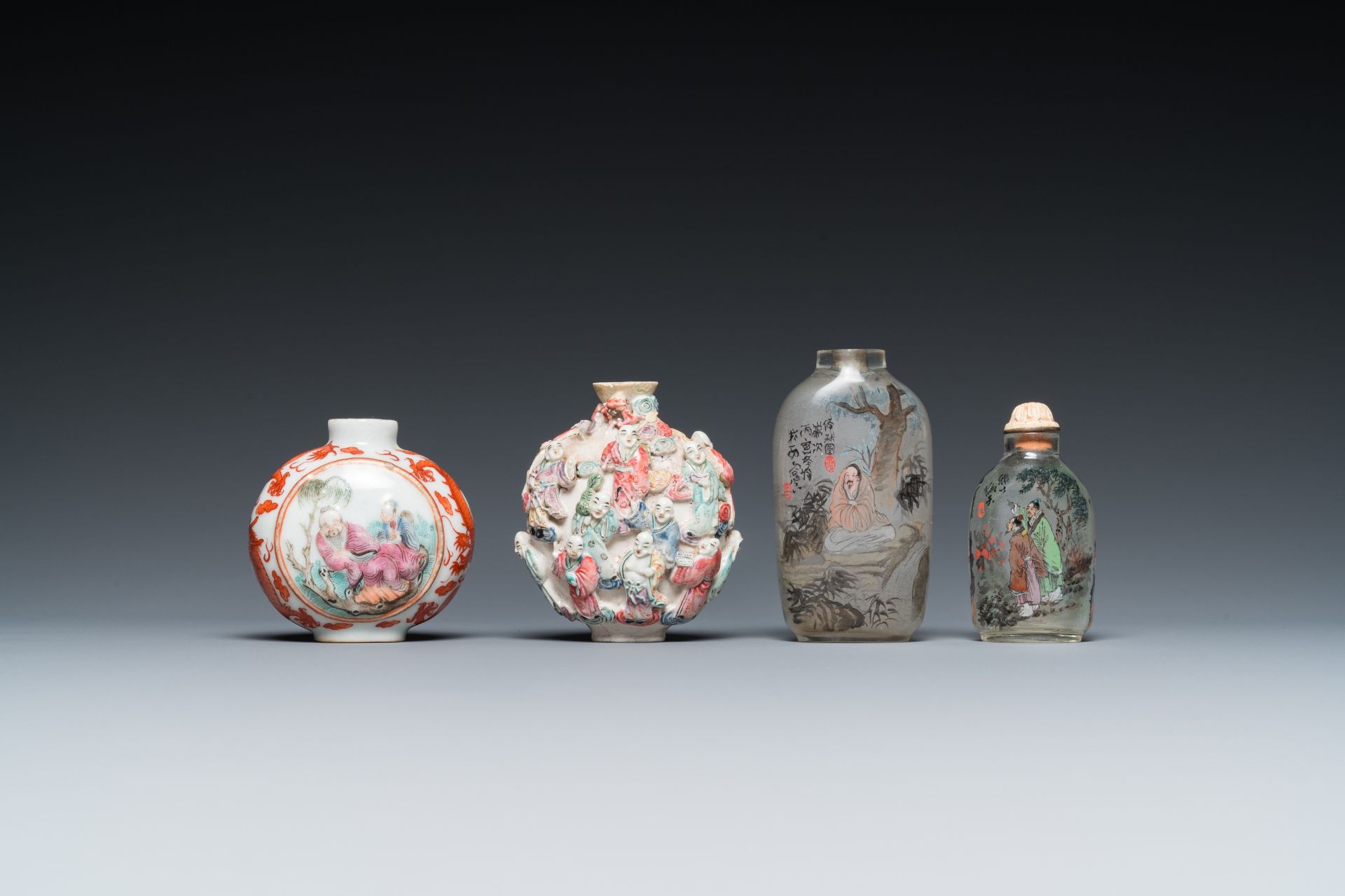 Four Chinese famille rose and inside-painted glass snuff bottles, 19/20th C. - Image 2 of 7