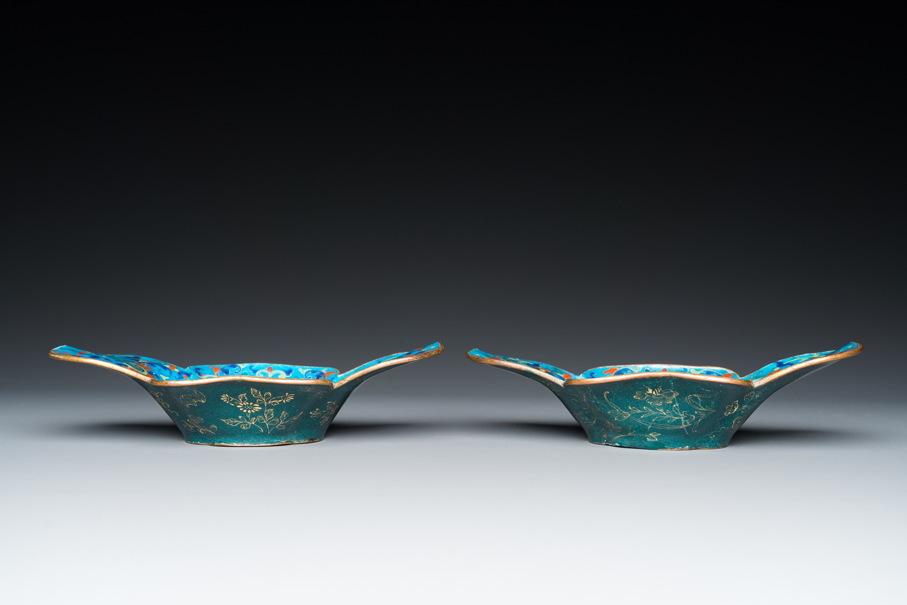 A pair of Chinese Canton enamel bowls and a square dish, Qianlong/Jiaqing - Image 6 of 8