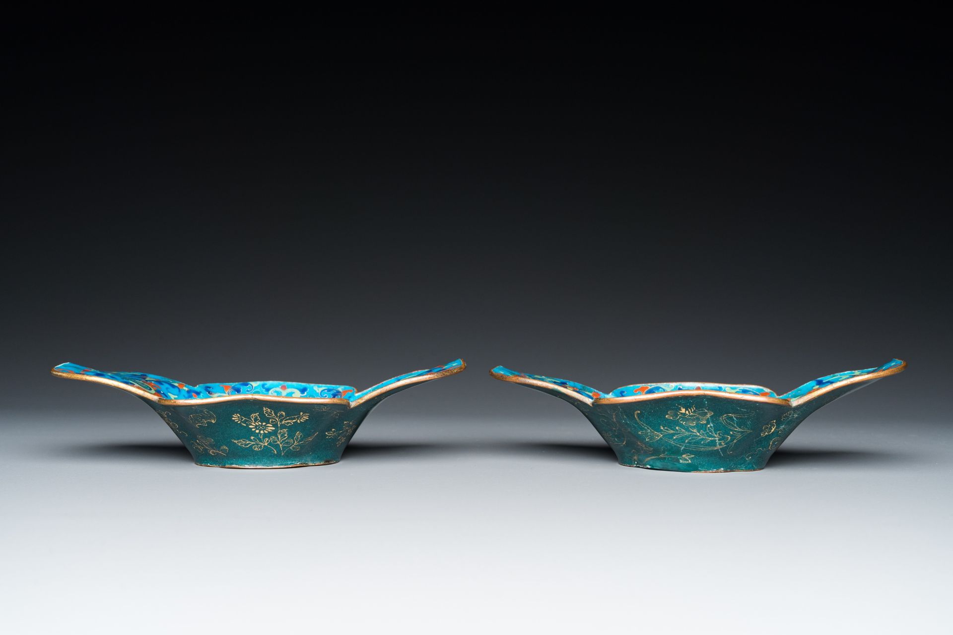 A pair of Chinese Canton enamel bowls and a square dish, Qianlong/Jiaqing - Image 6 of 8