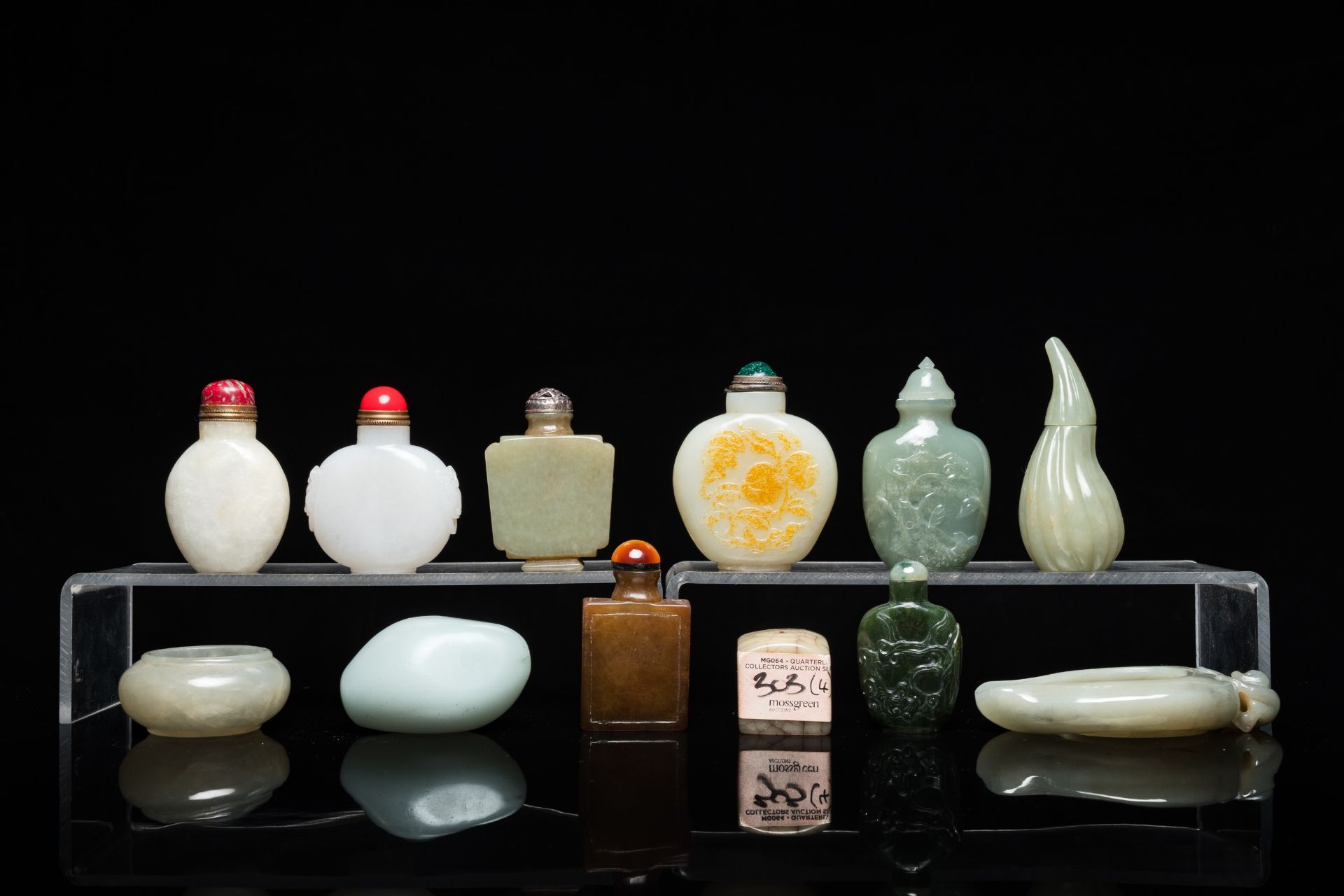 Nine Chinese jade snuff bottles, two brush washers and a seal, Qing and Republic - Image 3 of 8