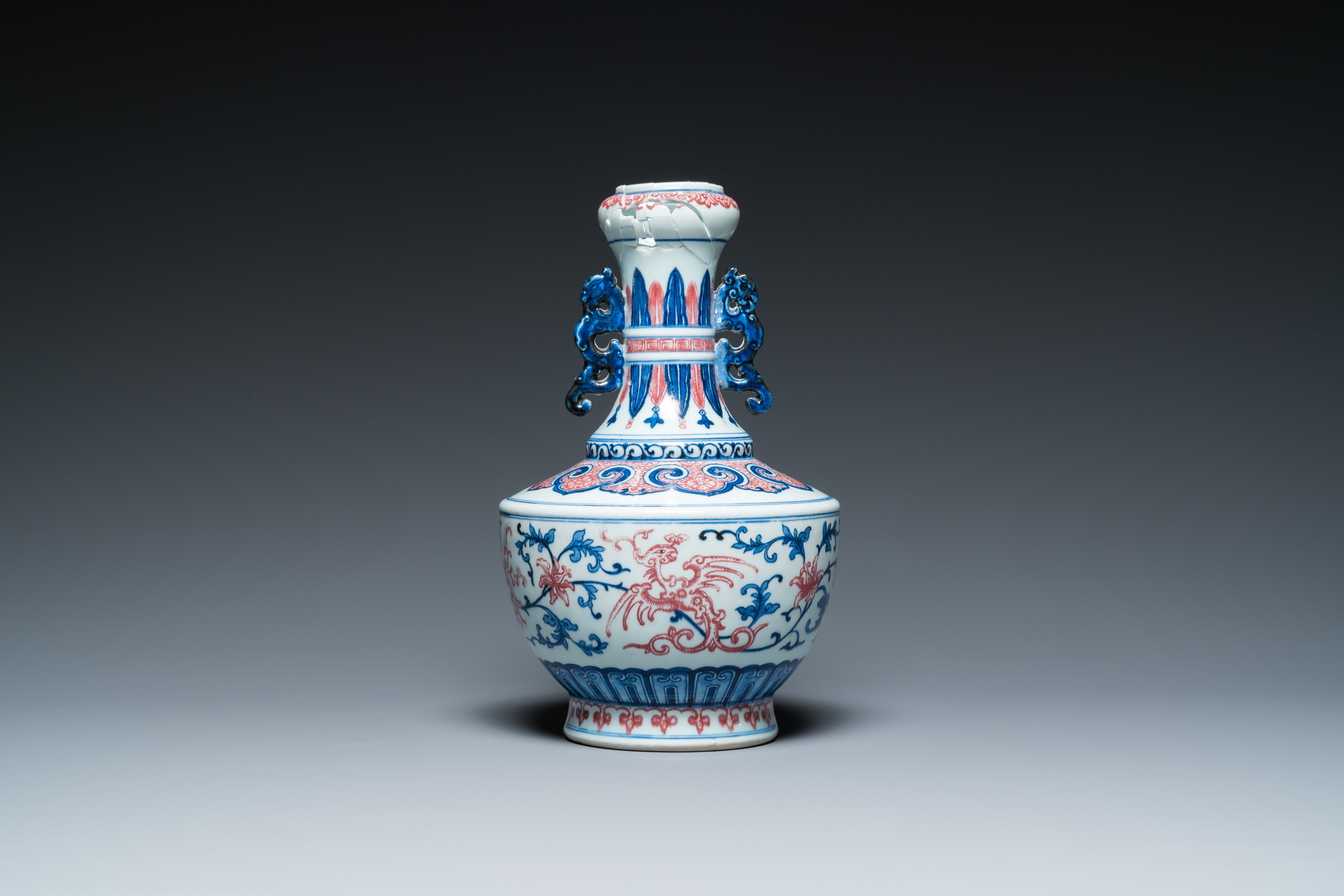 A Chinese blue, white and copper-red 'phoenix' vase, 19/20th C. - Image 3 of 6