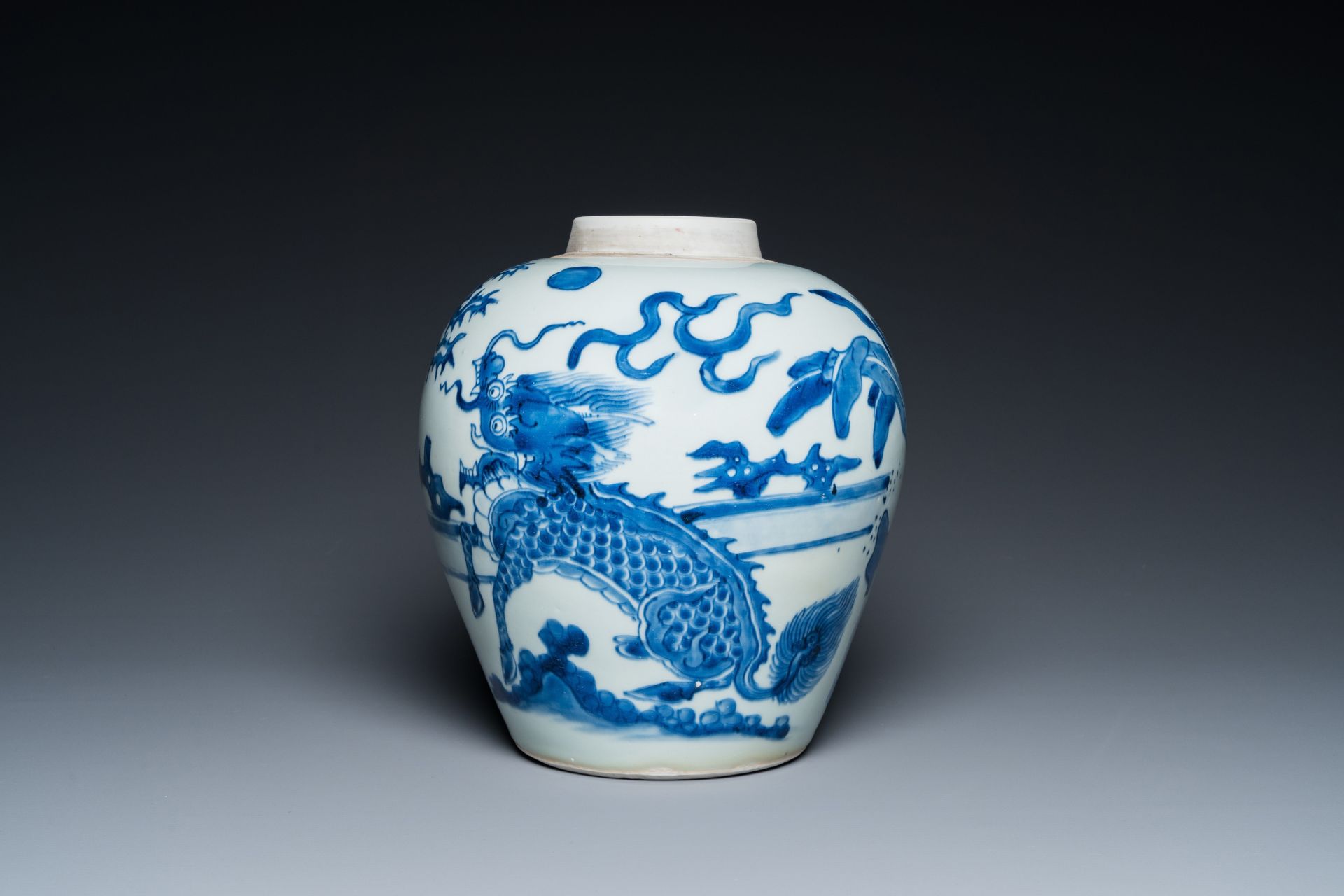 A Chinese blue and white 'qilin' jar, Shunzhi - Bild 2 aus 23
